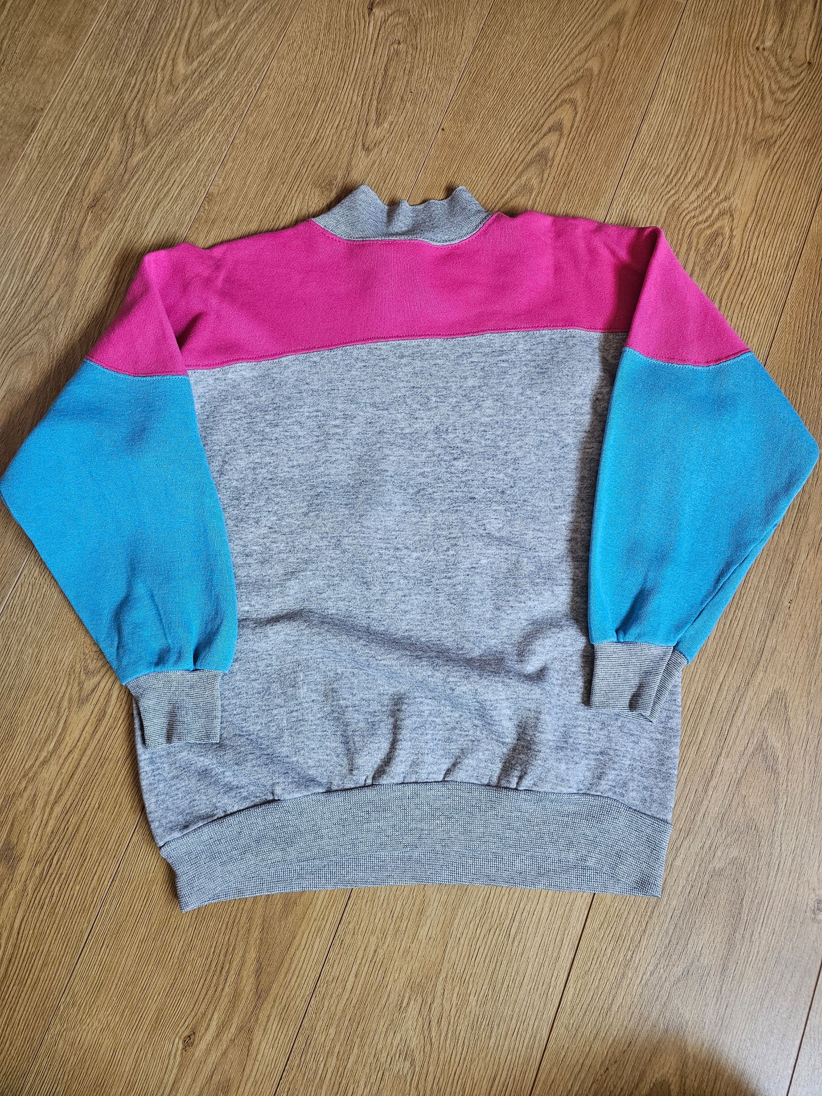Vintage Unisex Disney Grey, Pink & Blue Mickey Beach Club Sweatshirt Medium image 6