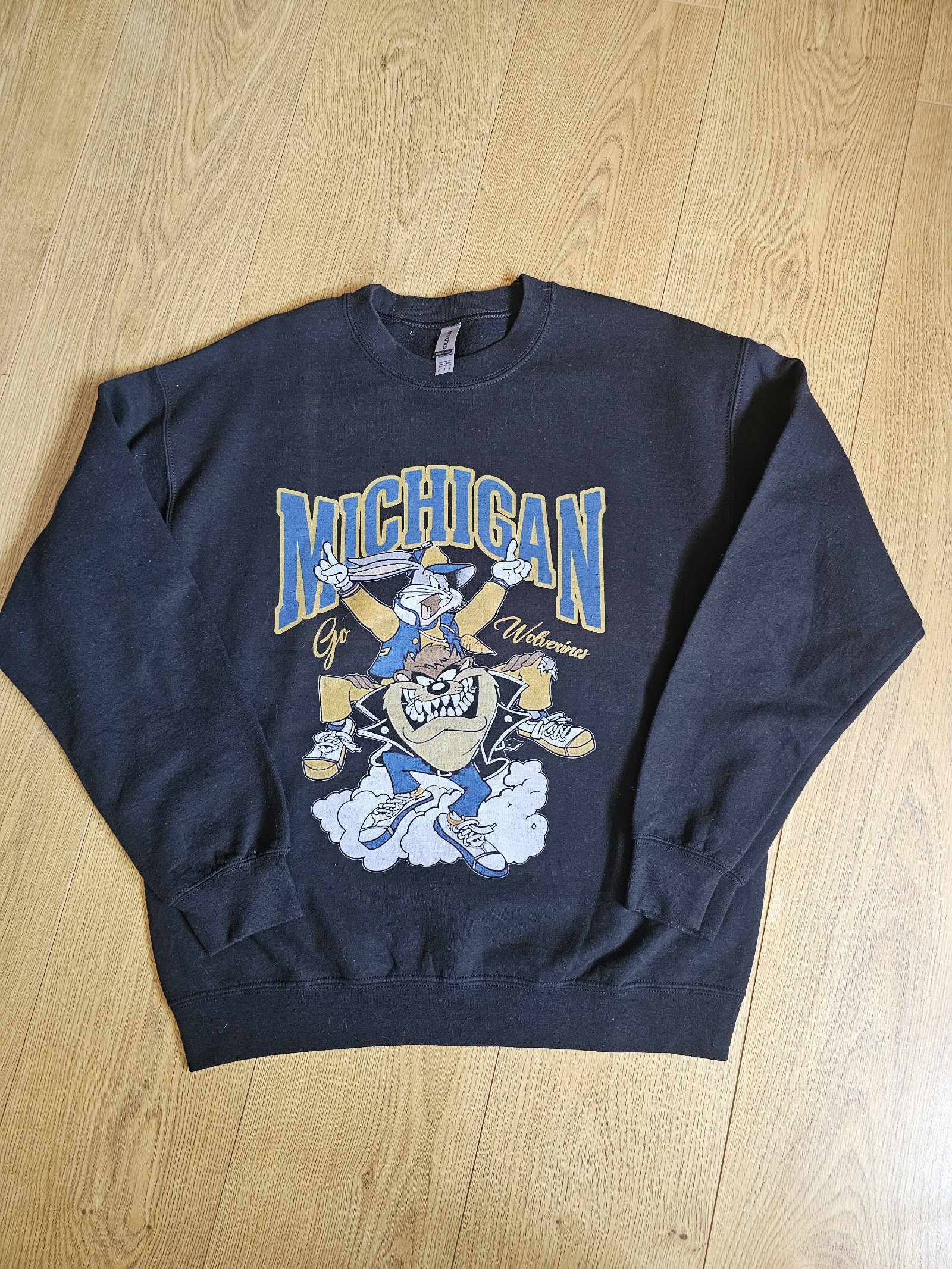 Gildan Looney Tunes Black Michigan Go Wolverines Graphic Sweatshirt Medium