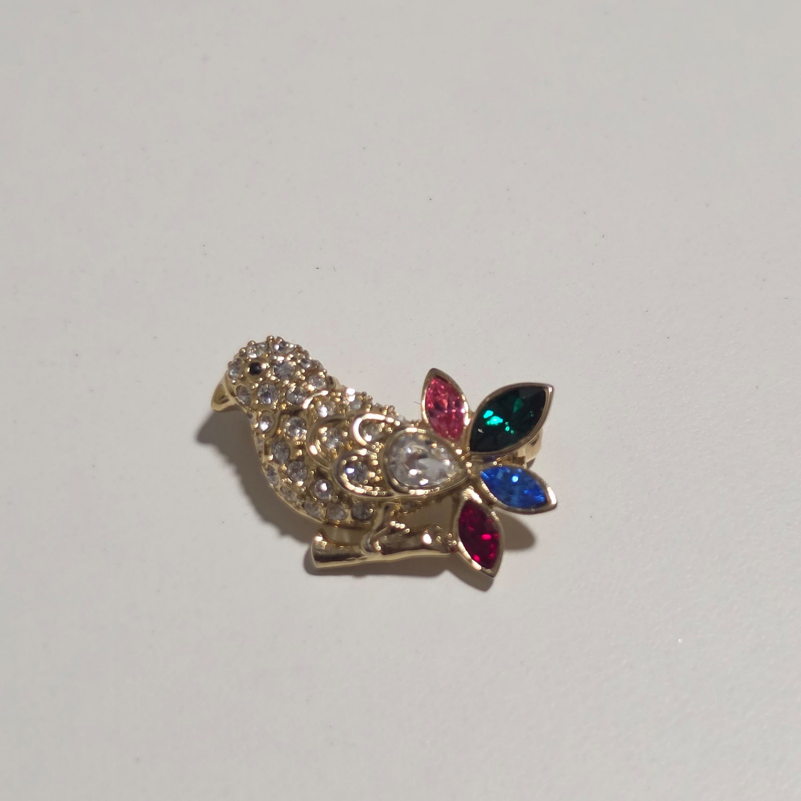 Beautiful Crystal & Colored Stone Gold Tone Bird Brooch