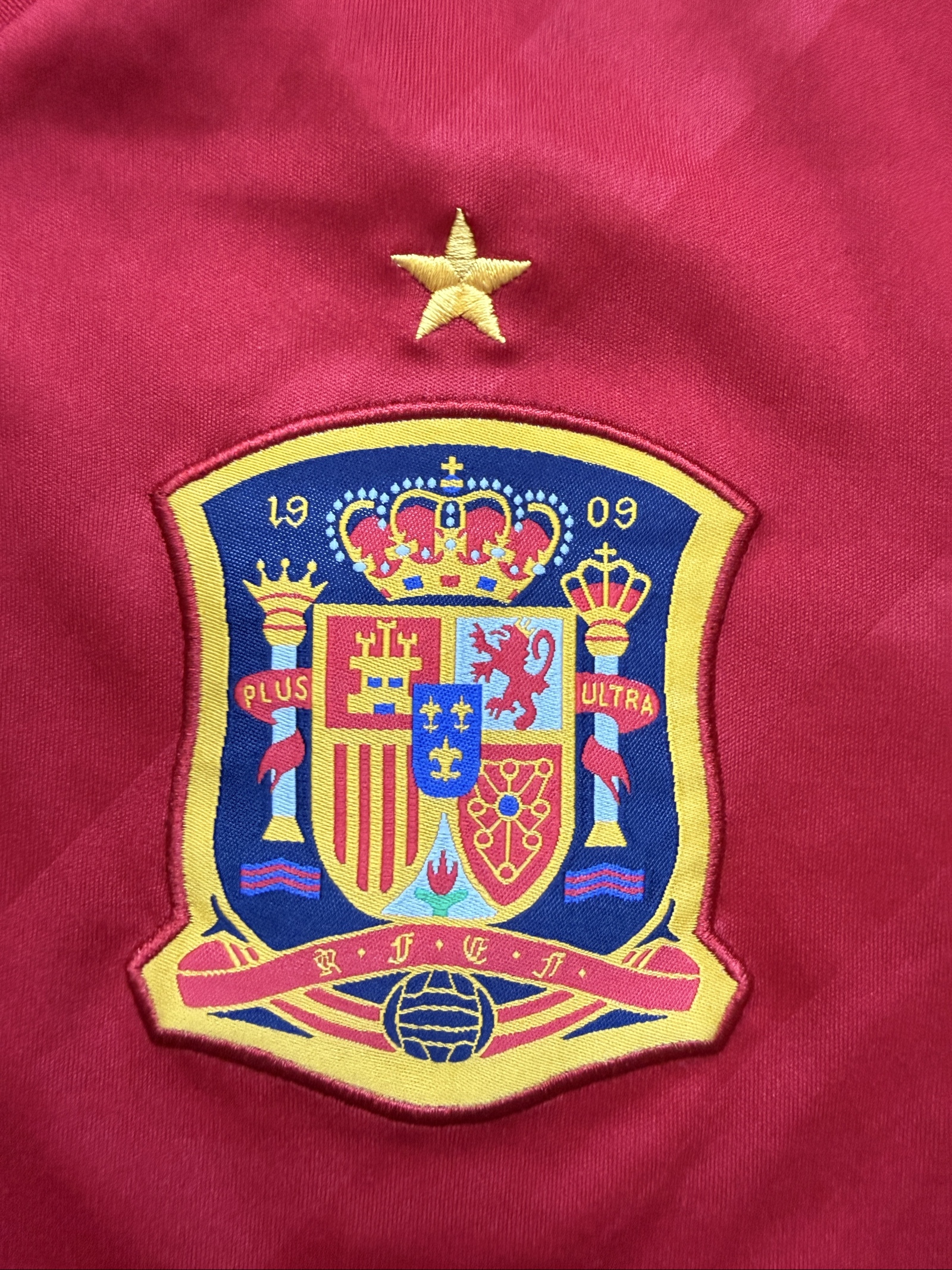 Spain Red Football Shirt Medium FEF Crest image 3