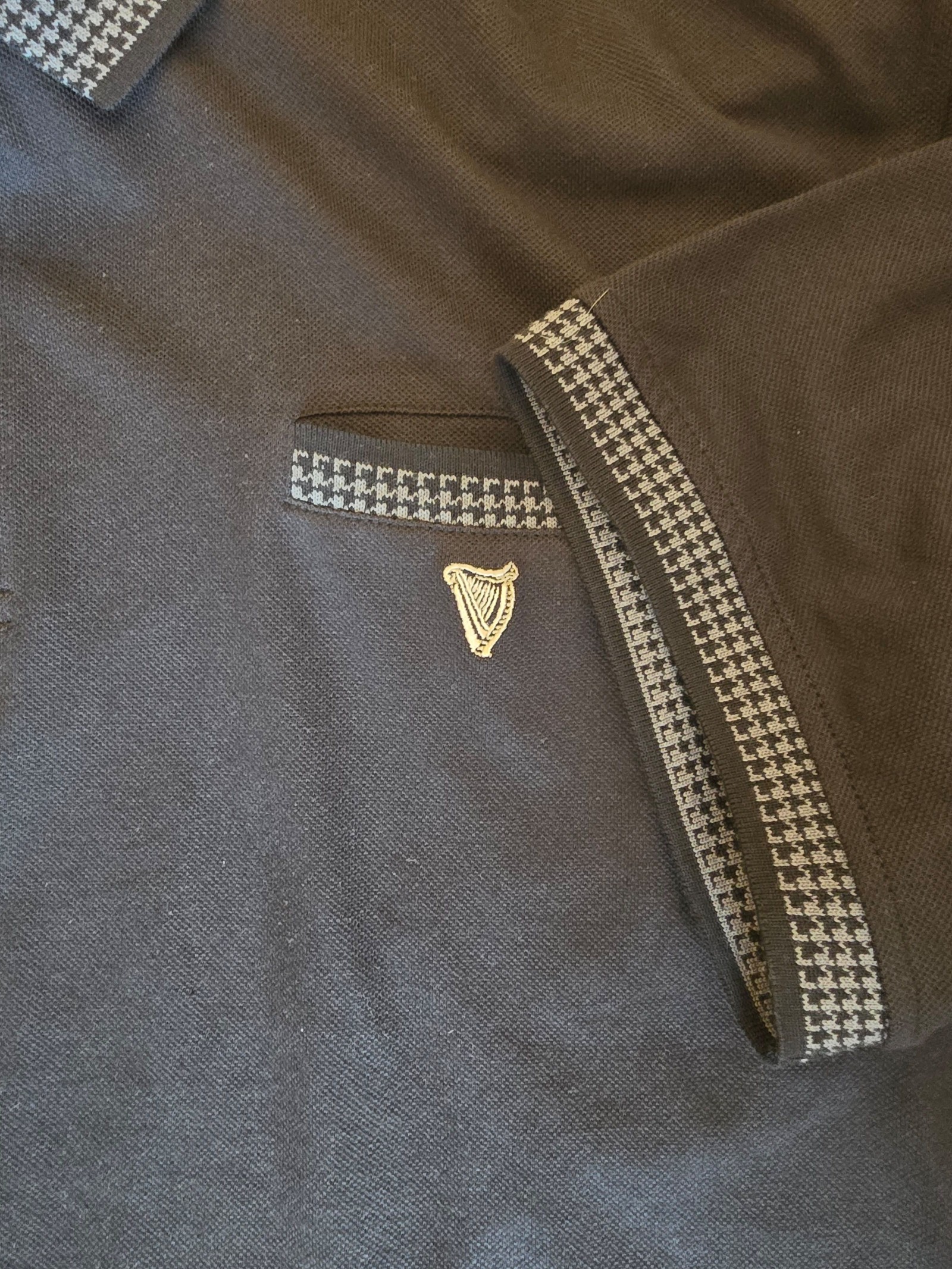 BNWT Guinness Black Polo Shirt 3XL Houndstooth Collar & Sleeve Detail image 2