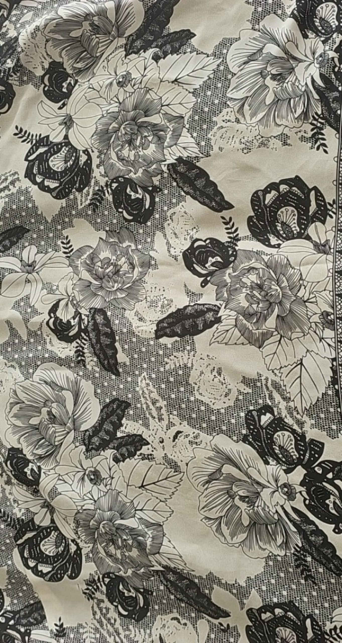 Rose & Olive Black & White Sleeveless Top 3X Floral Pattern