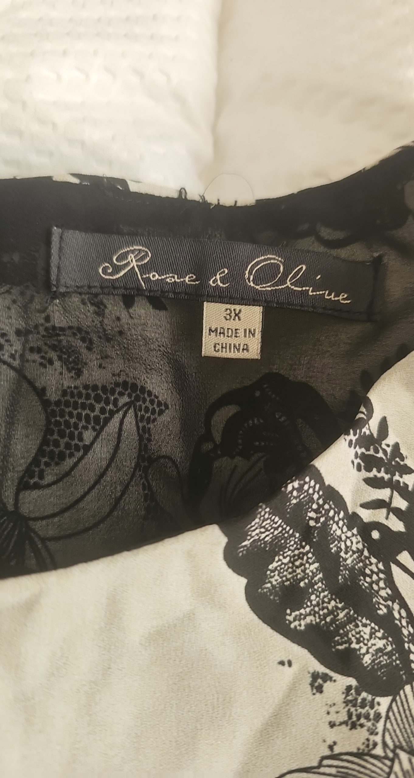 Rose & Olive Black & White Sleeveless Top 3X Floral Pattern image 4