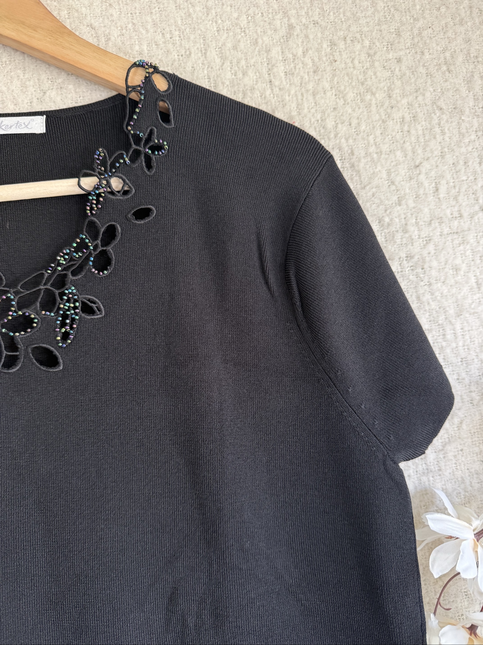 Berkertex Black Embellished Floral Neckline Knit Top UK 22 Comfortable Stylish image 2