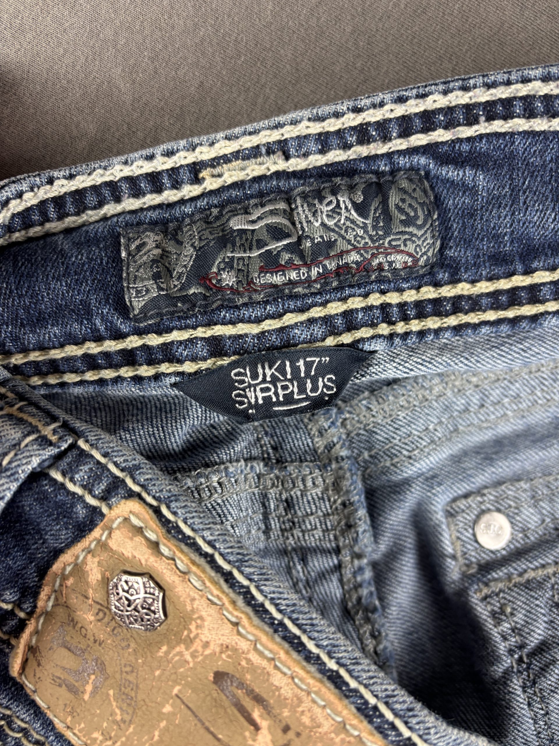 Silver Jeans Suki 17" Surplus | Blau | W33 image 7