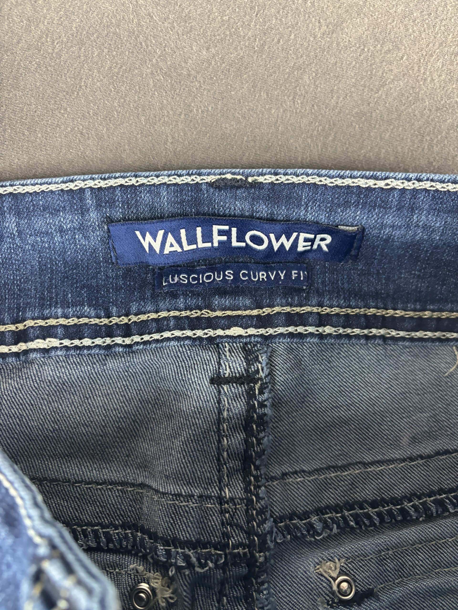 WallFlower Luscious Curvy Fit Bootcut | Dunkelblau | Größe 3 image 6