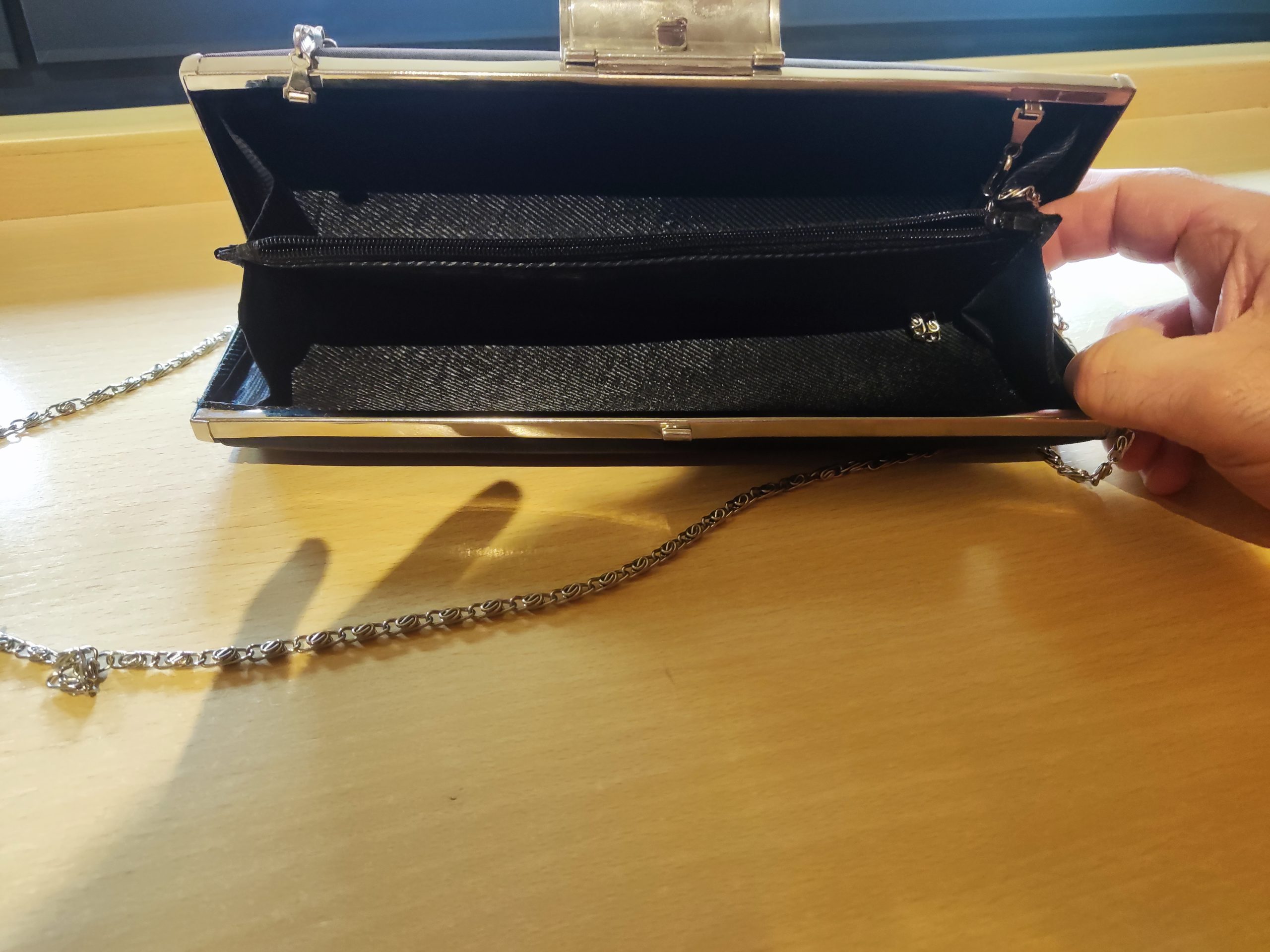 Bolso de mano rígido de fiesta con cierre de brillantes (Clutch) - Como nuevo image 3