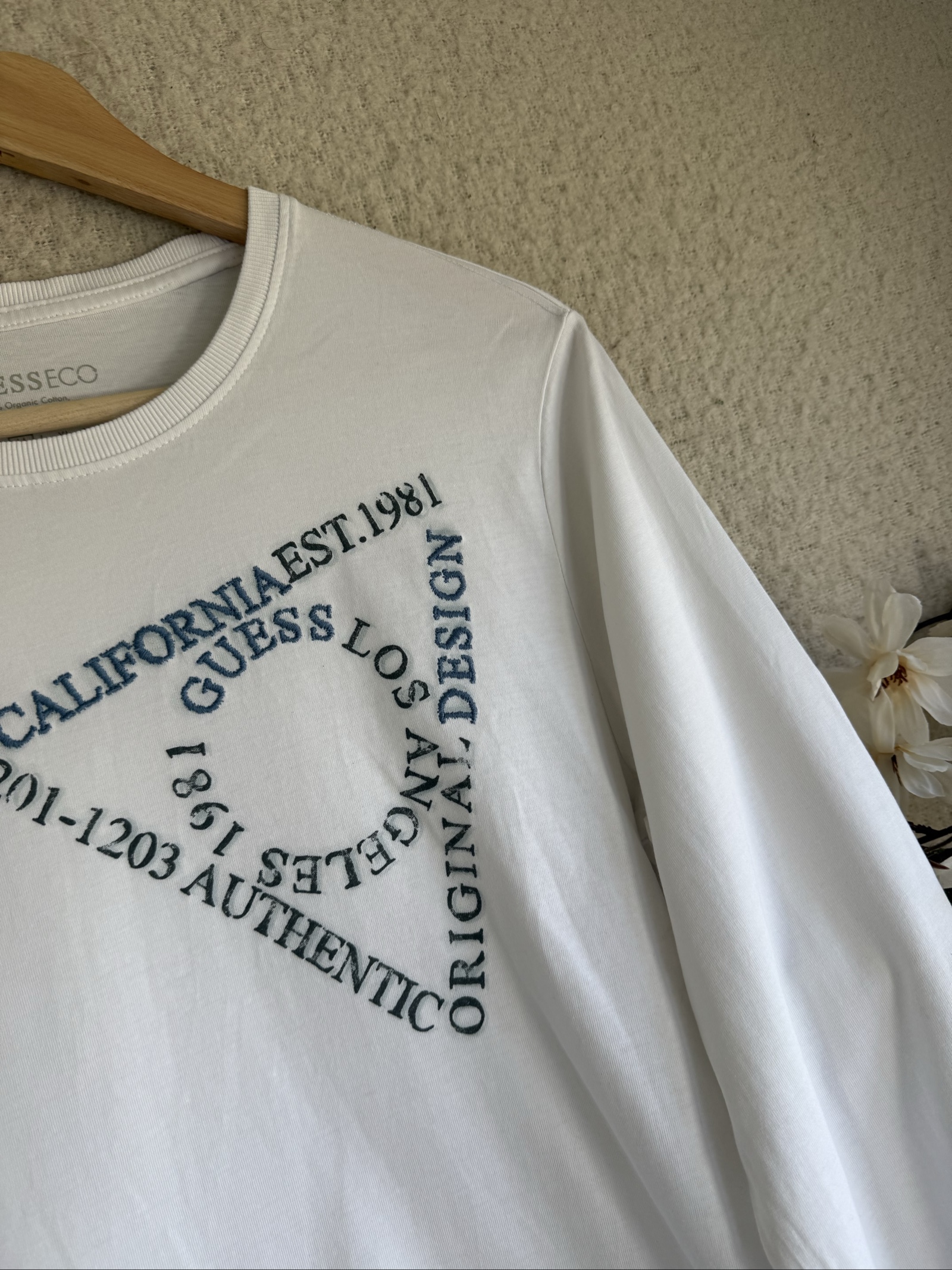 Guess Eco White Slim Fit Long Sleeve T-Shirt Medium Organic Cotton Soft image 2