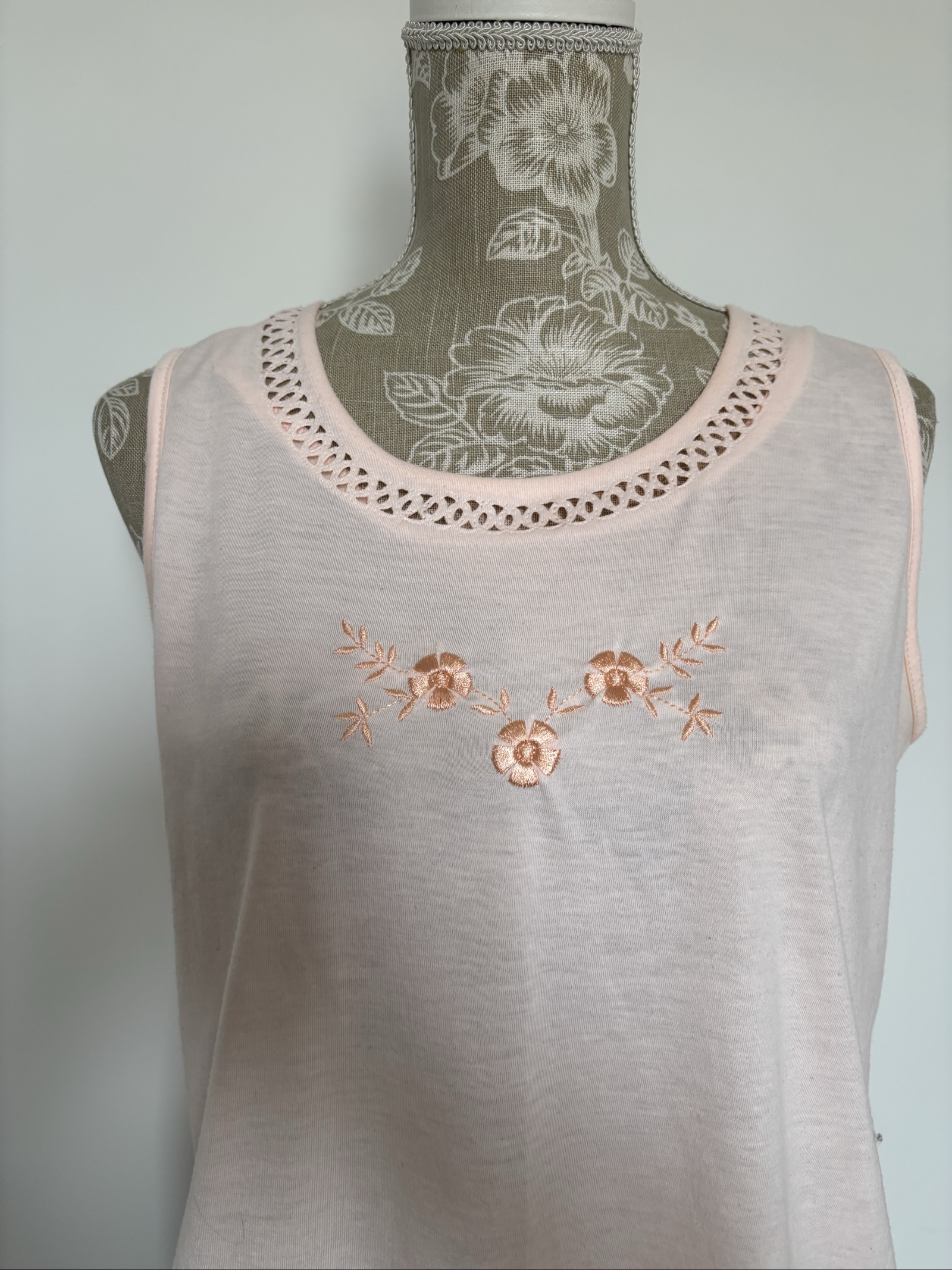 Pink Sleeveless Top Medium Floral Embroidered & Cutwork Detail 135 image 2