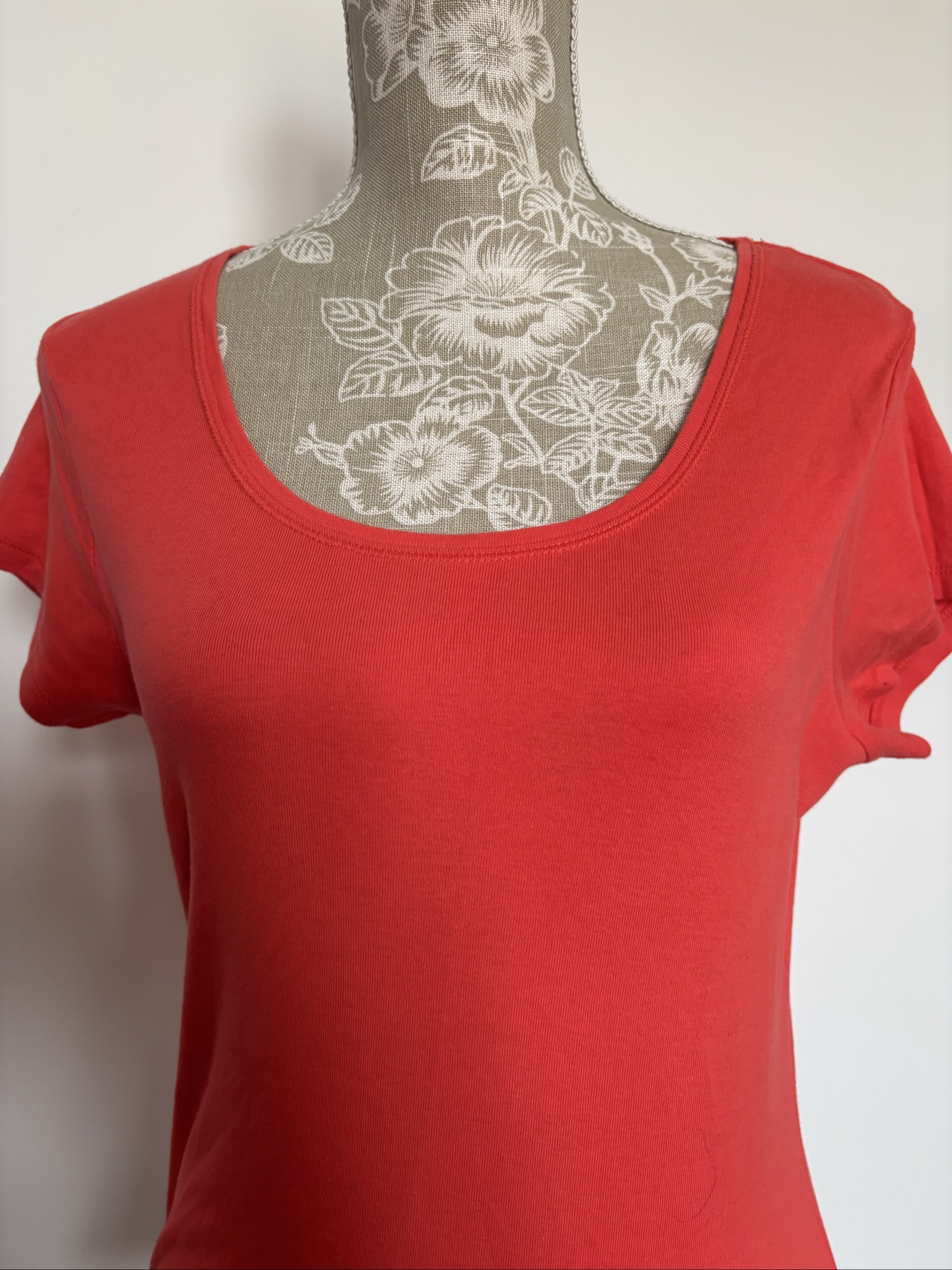 George Coral Scoop Neck T-Shirt UK 16. 137