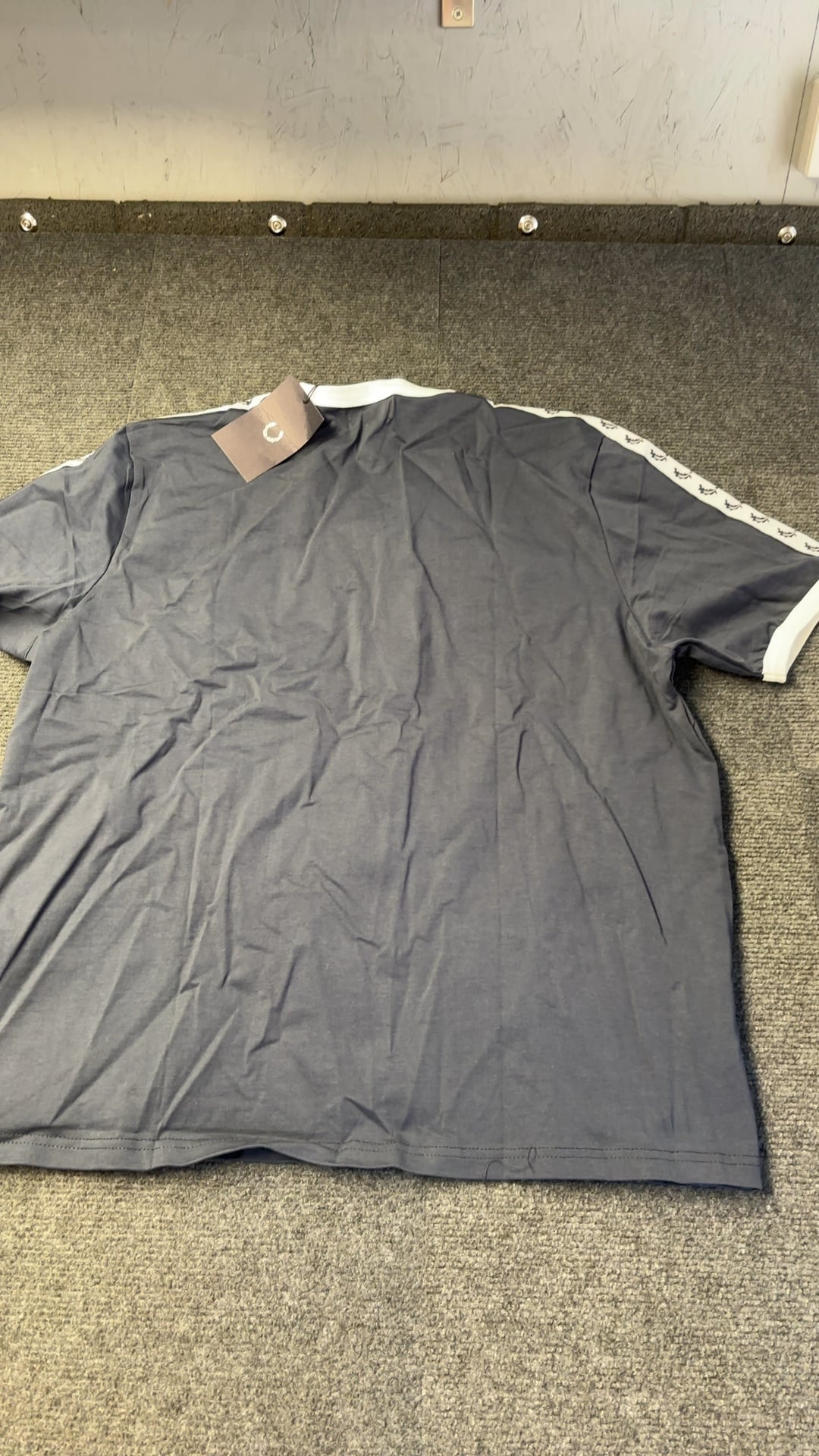 Fred Perry Navy & White T-Shirt XXL Laurel Tape Detail Brand New with tags image 4