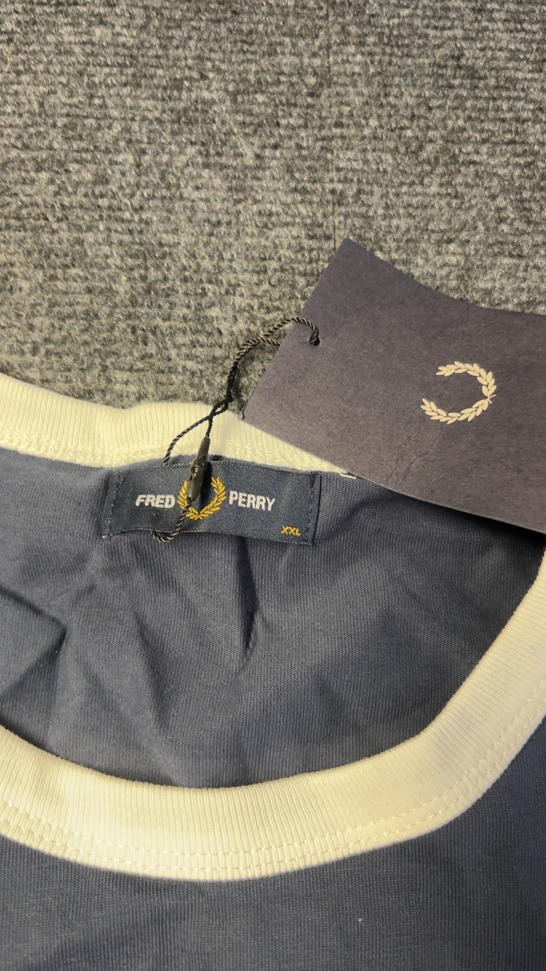 Fred Perry Navy & White T-Shirt XXL Laurel Tape Detail Brand New with tags image 2