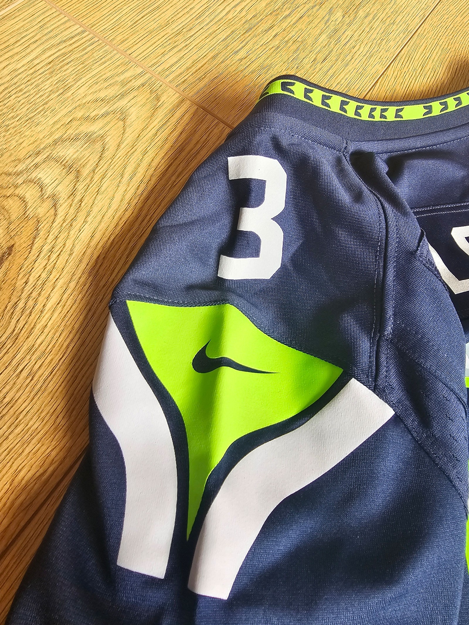 Nike Womens Navy & Lime Seahawks Russell Wilson NFL Jersey Small On Field Bundle image 6