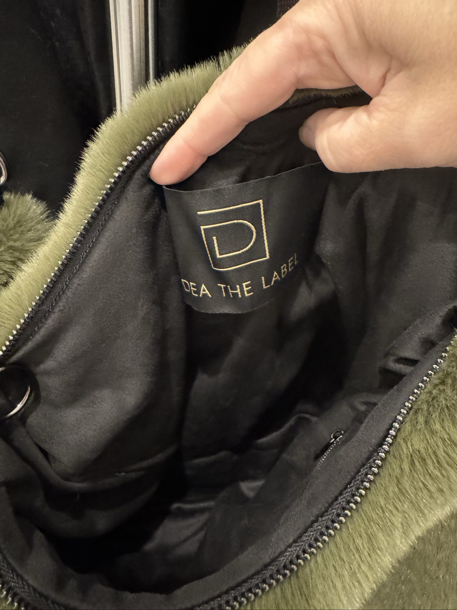 DEA THE LABEL Olive Green Faux Fur Shoulder Bag One Size image 2