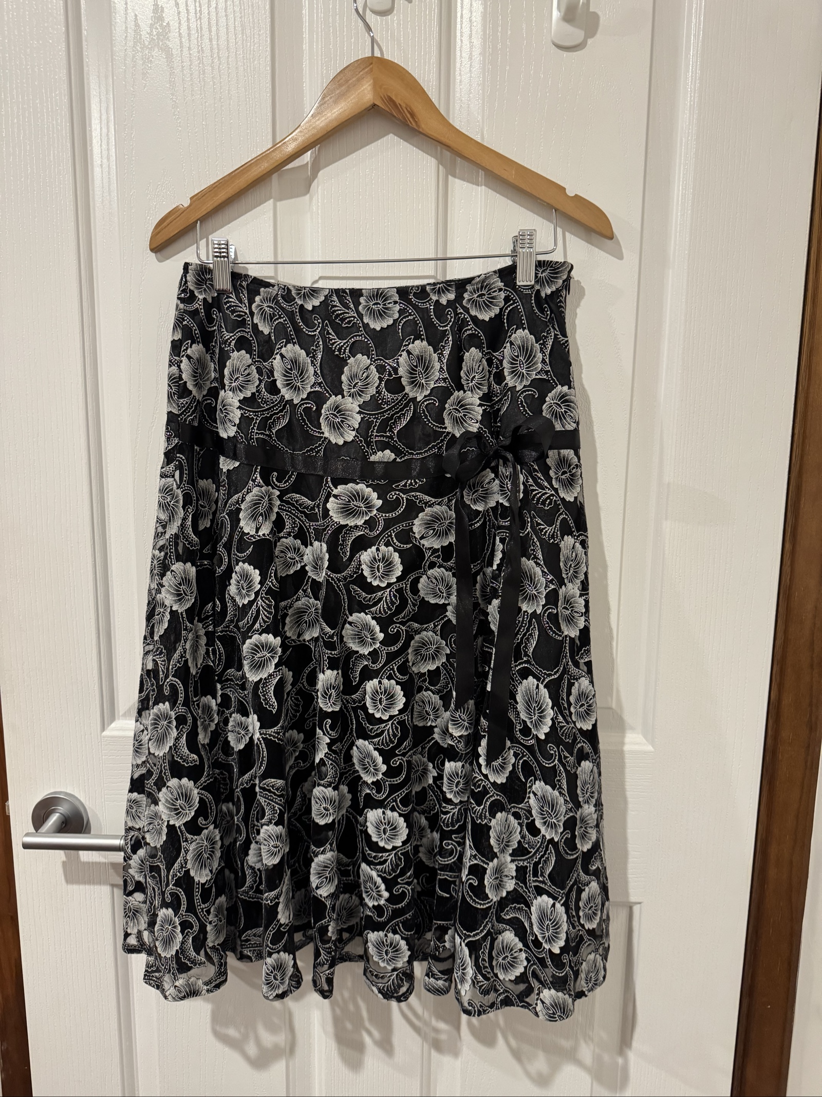 Miller's Black & White Floral Skirt Size 12 Ribbon Tie