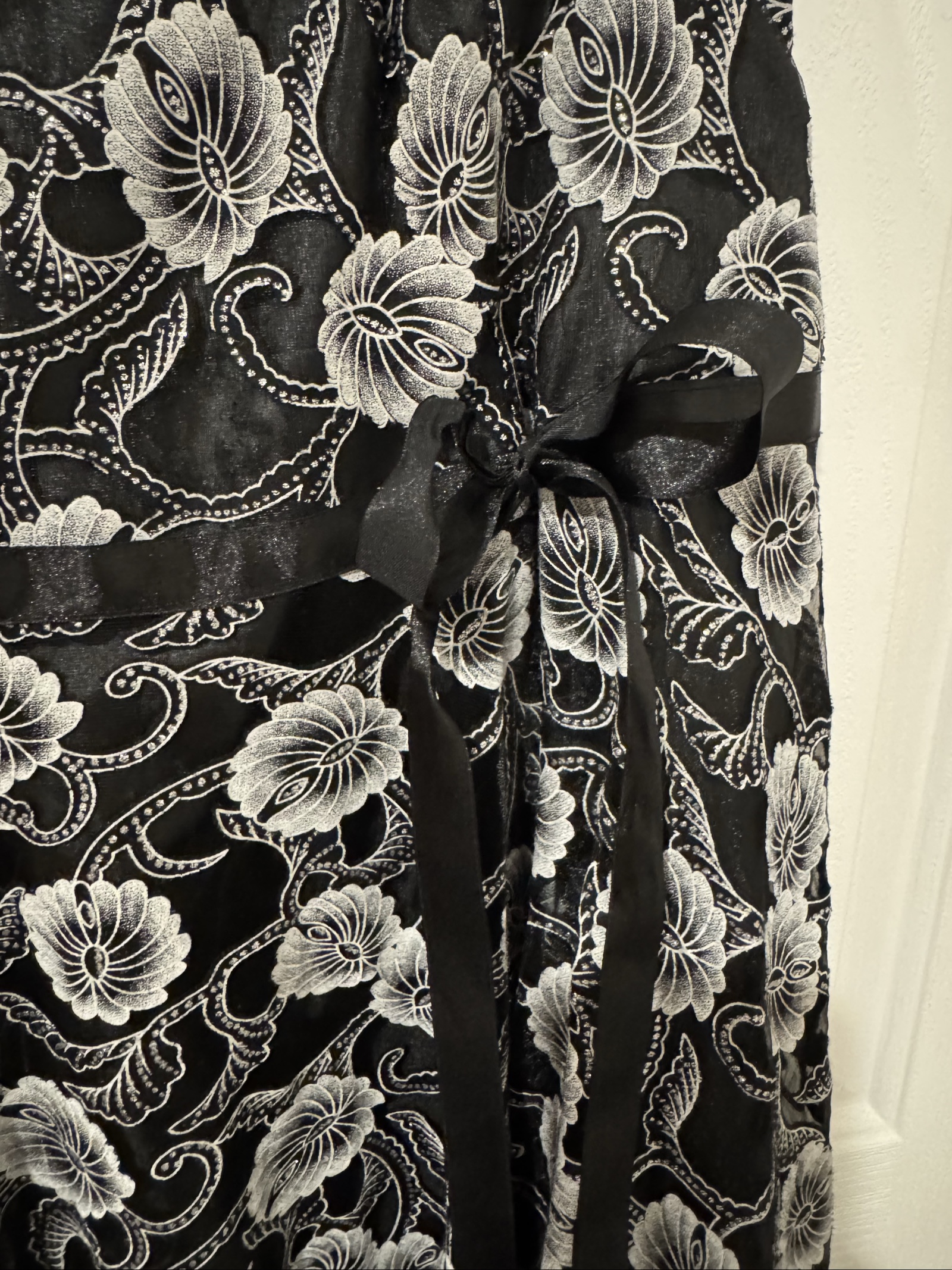 Miller's Black & White Floral Skirt Size 12 Ribbon Tie image 3