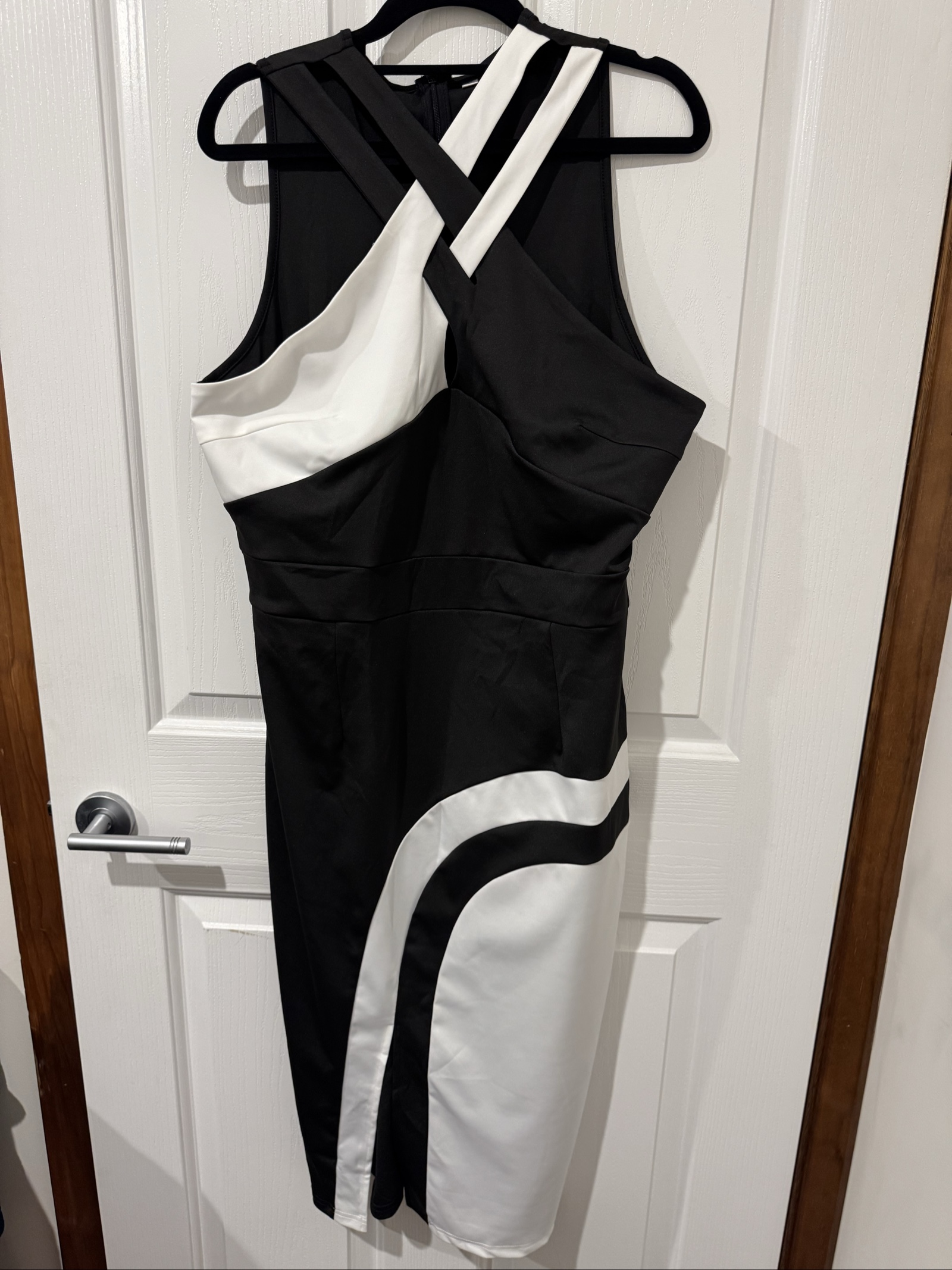 Black & White Sleeveless Dress Large Cross Strap Detail L