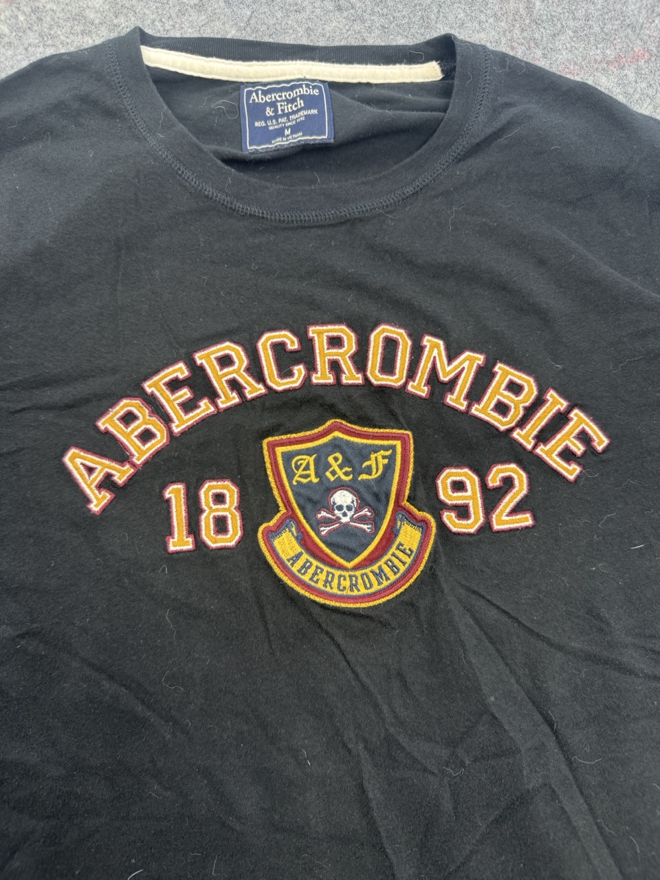 Abercrombie Black Crest Logo T Shirt Men’s M image 3