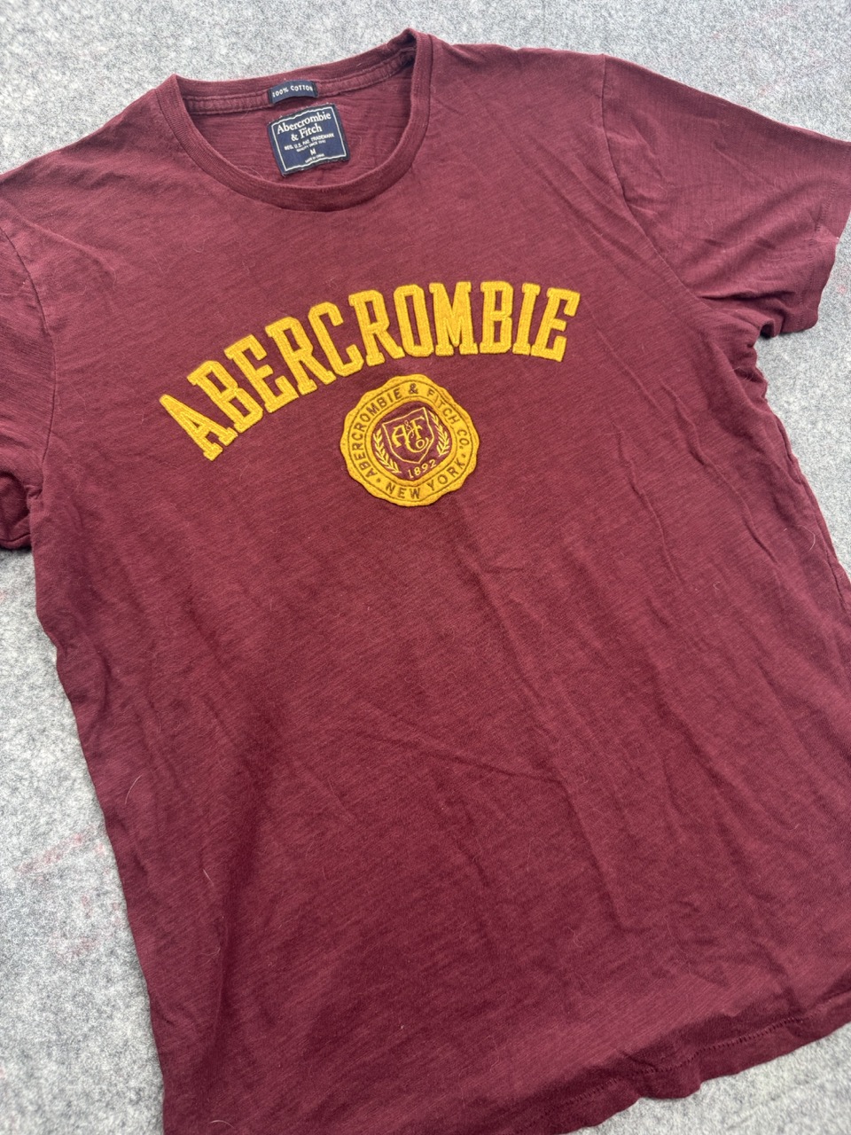 Abercrombie Burgundy & Gold Logo T-Shirt Men’s M 100% Cotton image 3