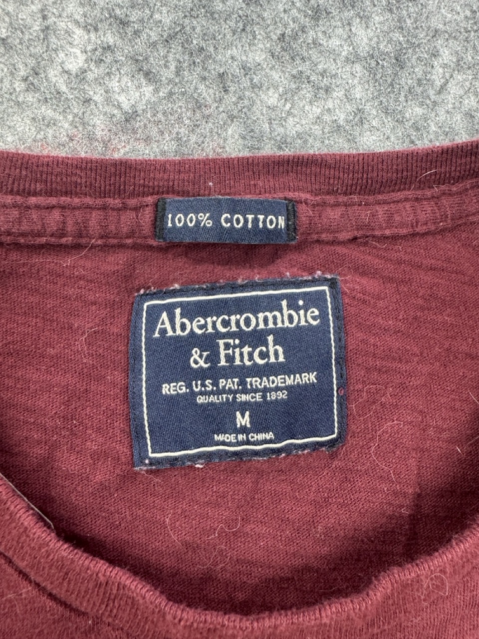 Abercrombie Burgundy & Gold Logo T-Shirt Men’s M 100% Cotton image 4