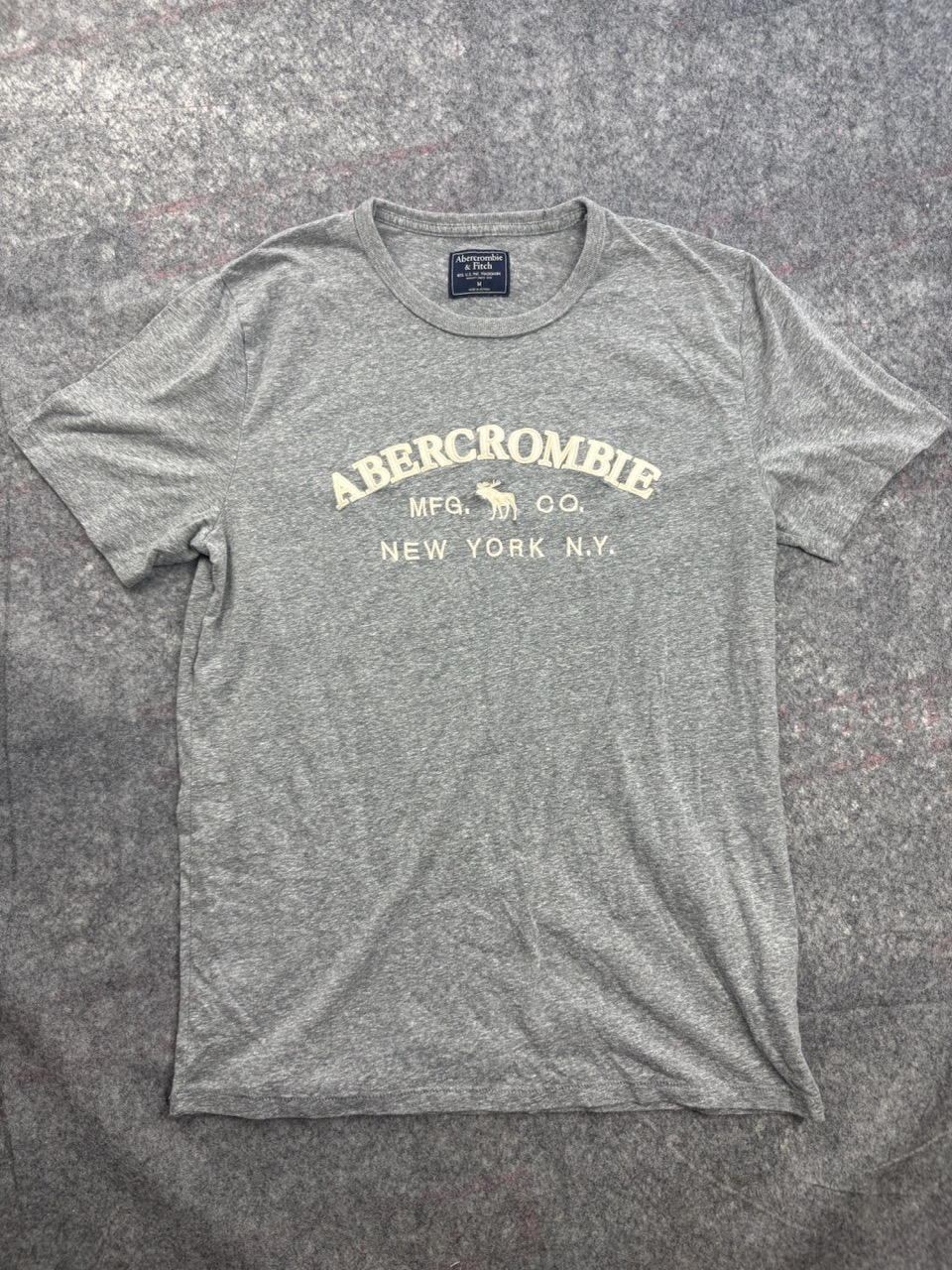 Abercrombie Grey Logo T Shirt Men’s M Embroidered Moose