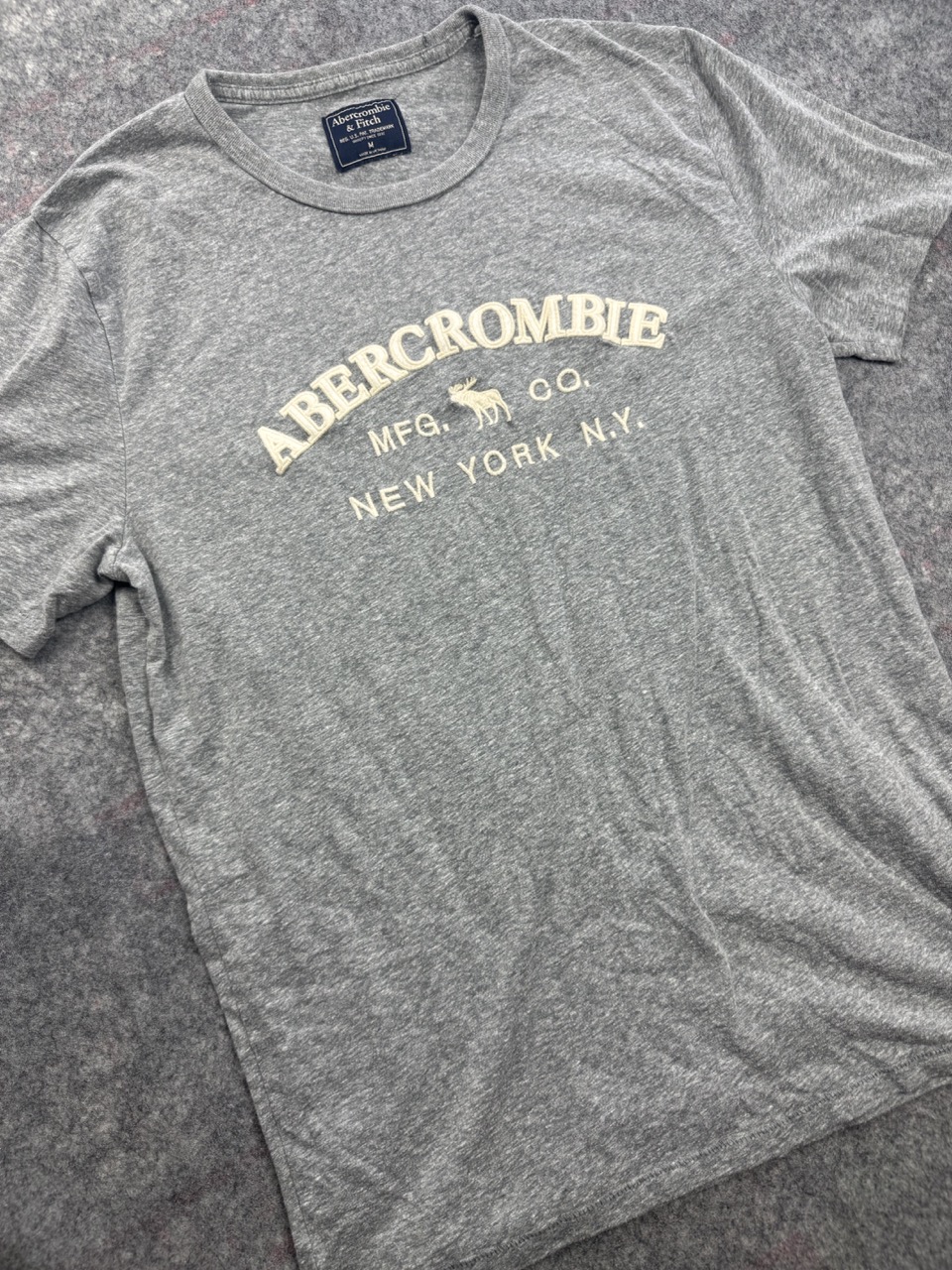 Abercrombie Grey Logo T Shirt Men’s M Embroidered Moose image 3