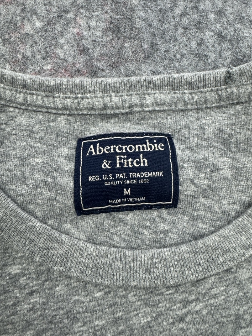 Abercrombie Grey Logo T Shirt Men’s M Embroidered Moose image 4