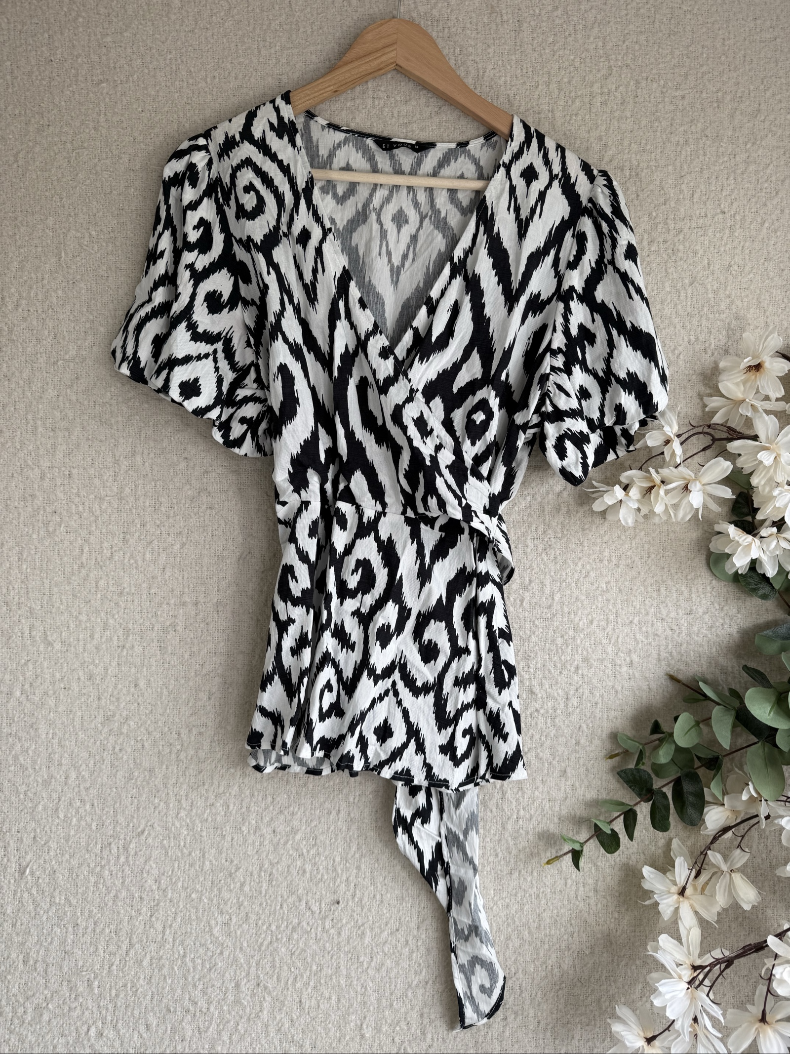 Et Vous Black & White Printed Wrap Top UK 14 Stylish Puff Sleeve Tie Detail