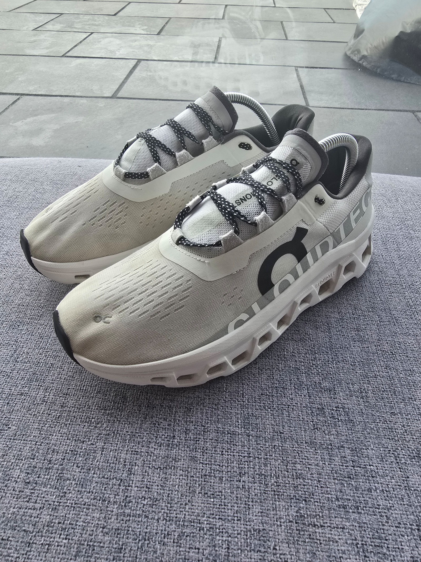 On Running White & Grey Cloud Monster Running Shoes UK 8 image 2
