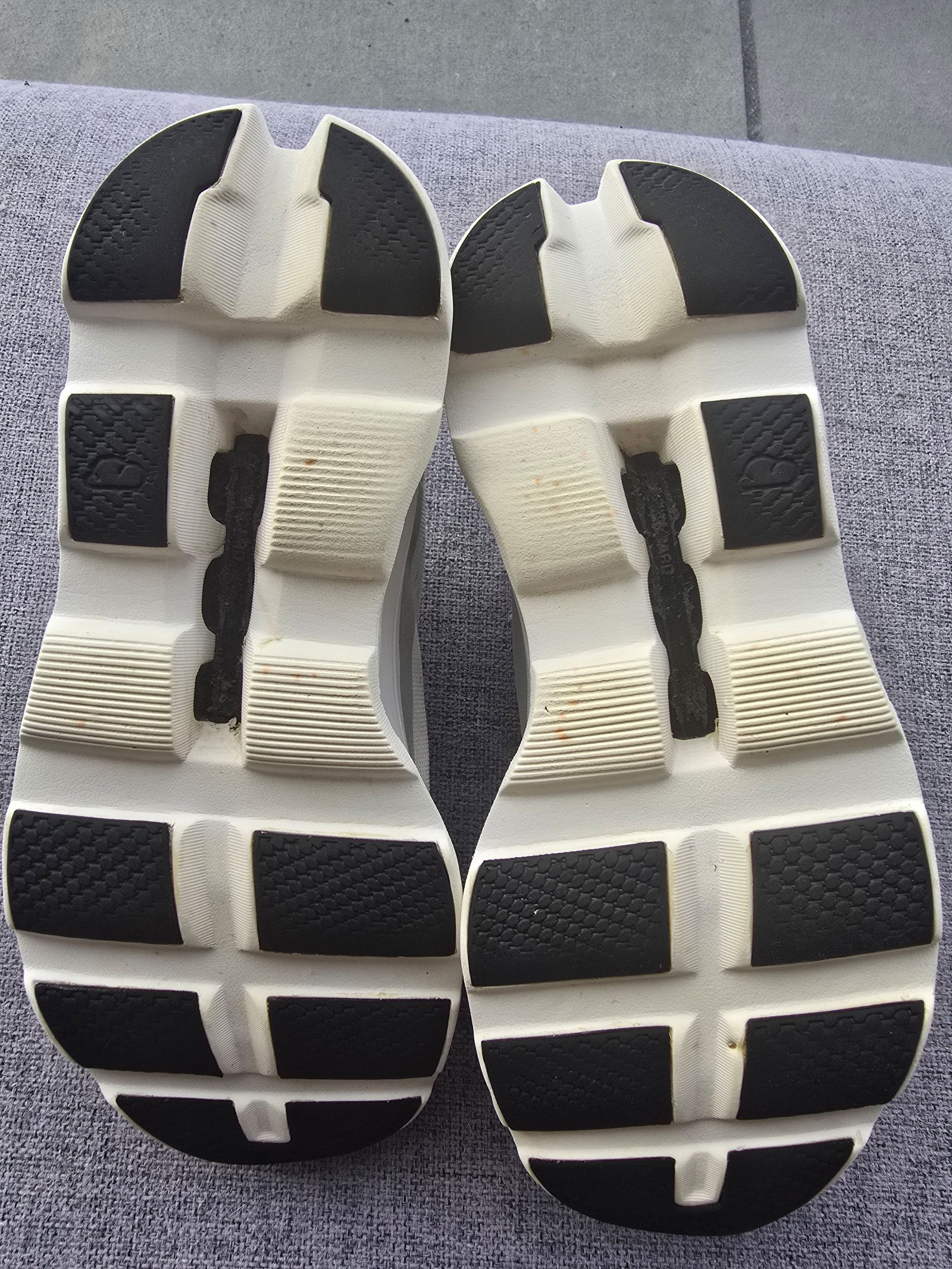 On Running White & Grey Cloud Monster Running Shoes UK 8 image 8