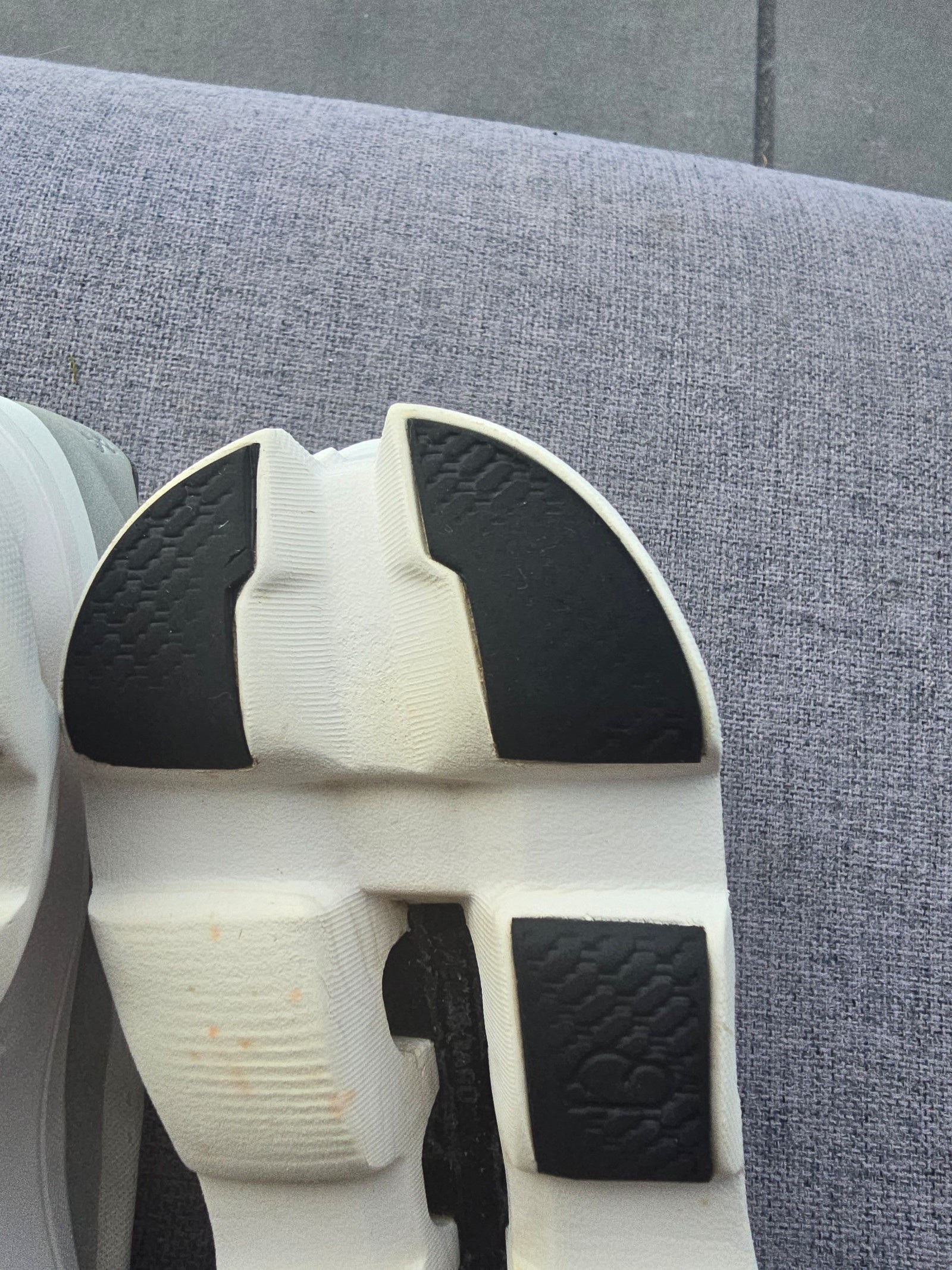 On Running White & Grey Cloud Monster Running Shoes UK 8 image 9