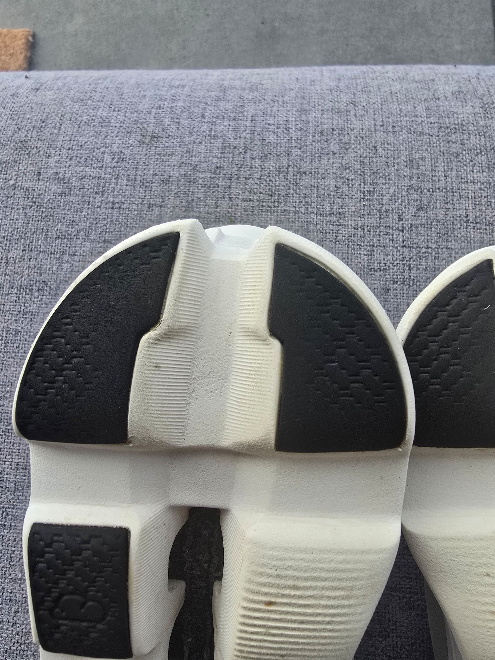 On Running White & Grey Cloud Monster Running Shoes UK 8 image 10
