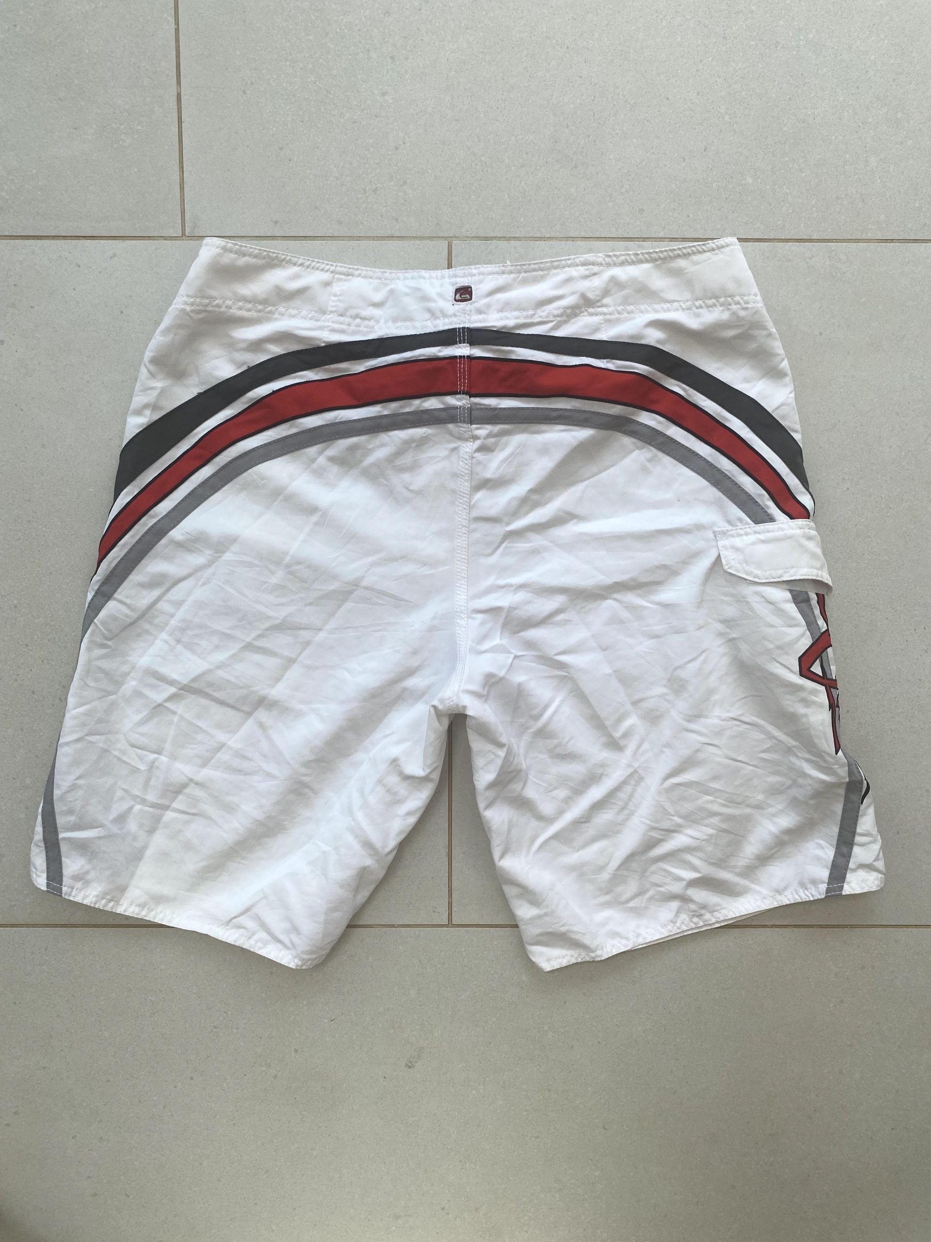 Quiksilver White & Red & Grey Board Shorts Size 38 image 2