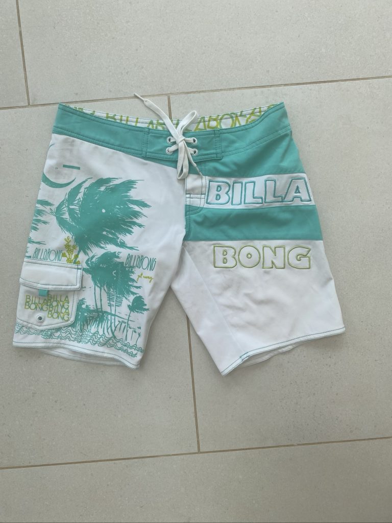 Billabong White & Teal Board Shorts Medium size 0 (J1)