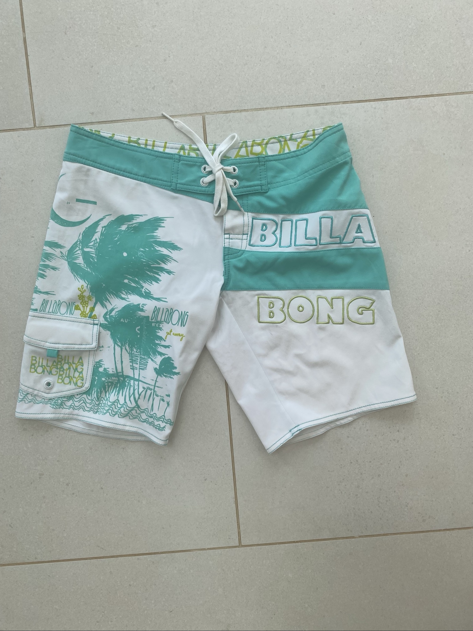 Billabong White & Teal Board Shorts Medium size 0 (J1)