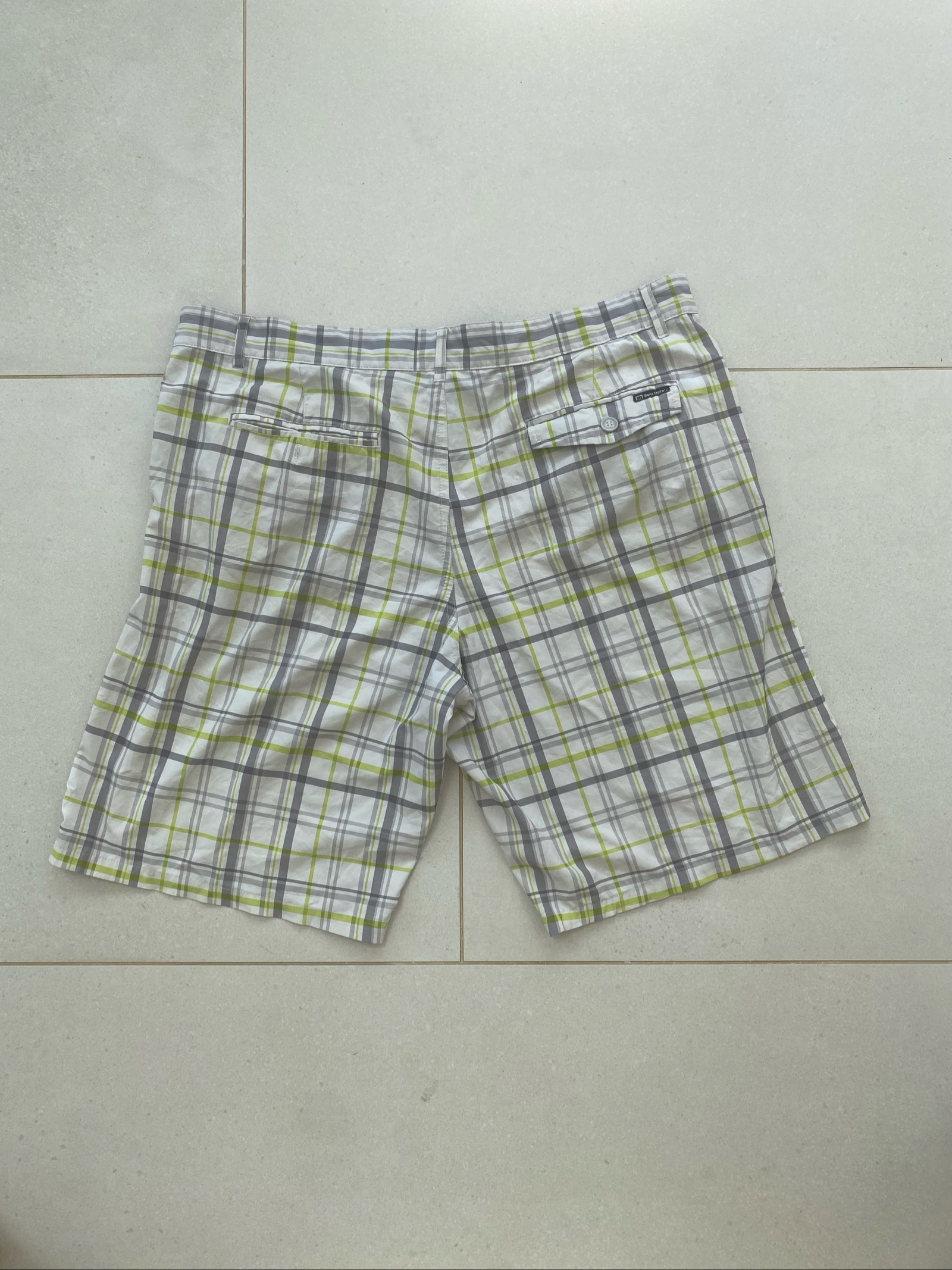 Gregory White, Green & Grey Checked Shorts Waist 36 (J1) image 2