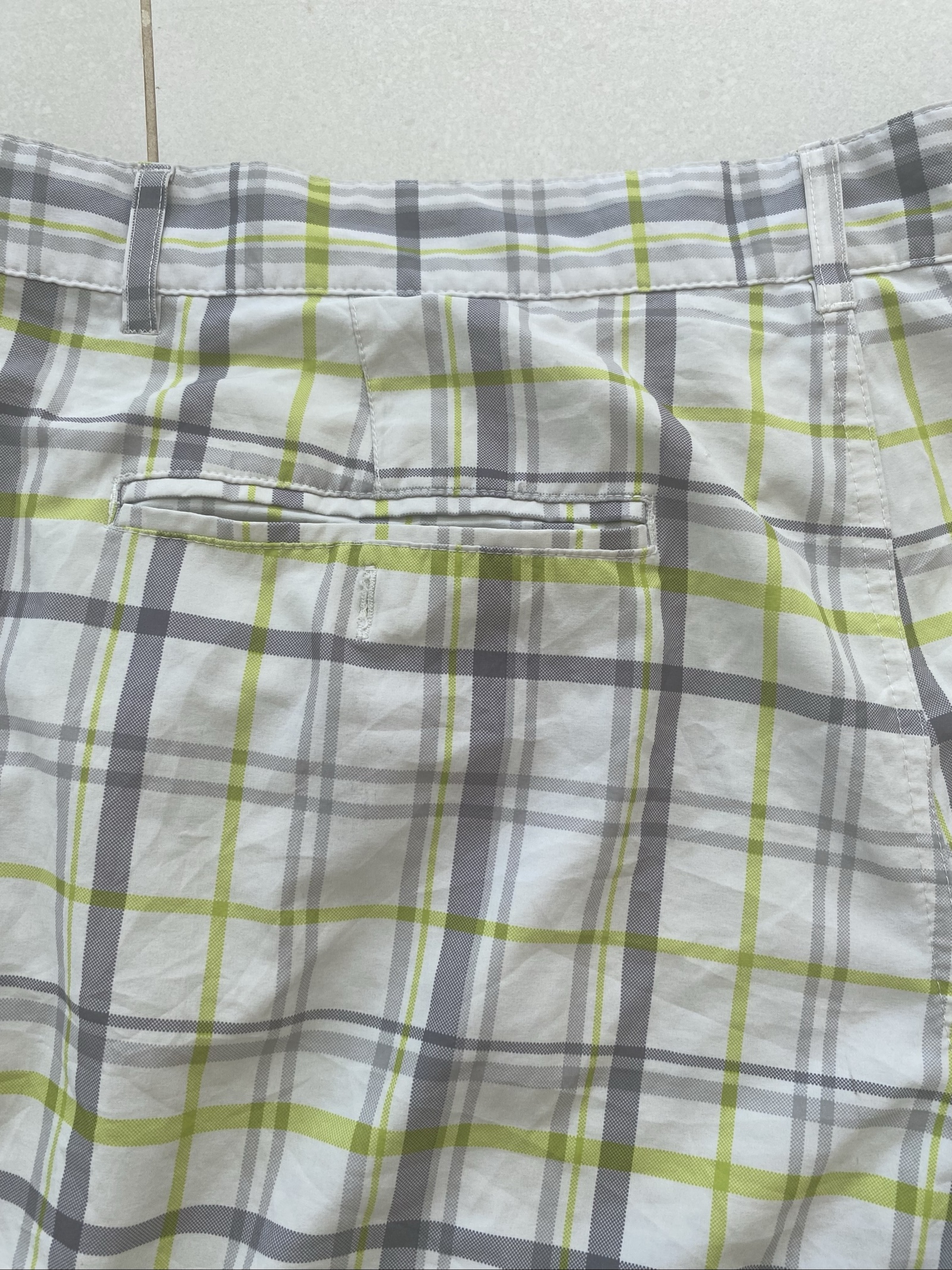 Gregory White, Green & Grey Checked Shorts Waist 36 (J1) image 4