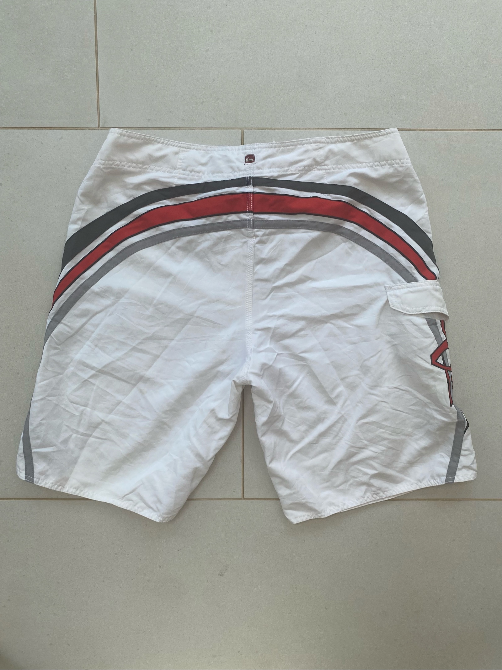 Quiksilver White & Red Board Shorts Men 38 Waist (J1) image 2