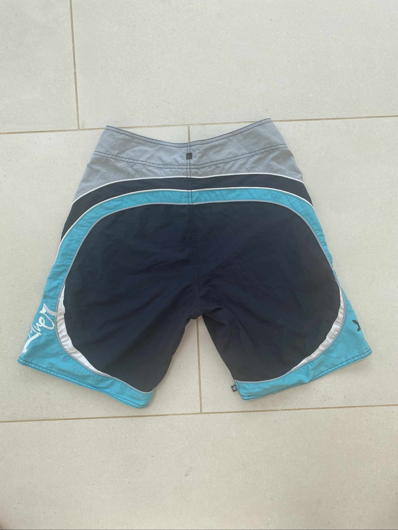 Quiksilver Black, Blue & Grey Board Shorts 32 Waist (J1) image 2