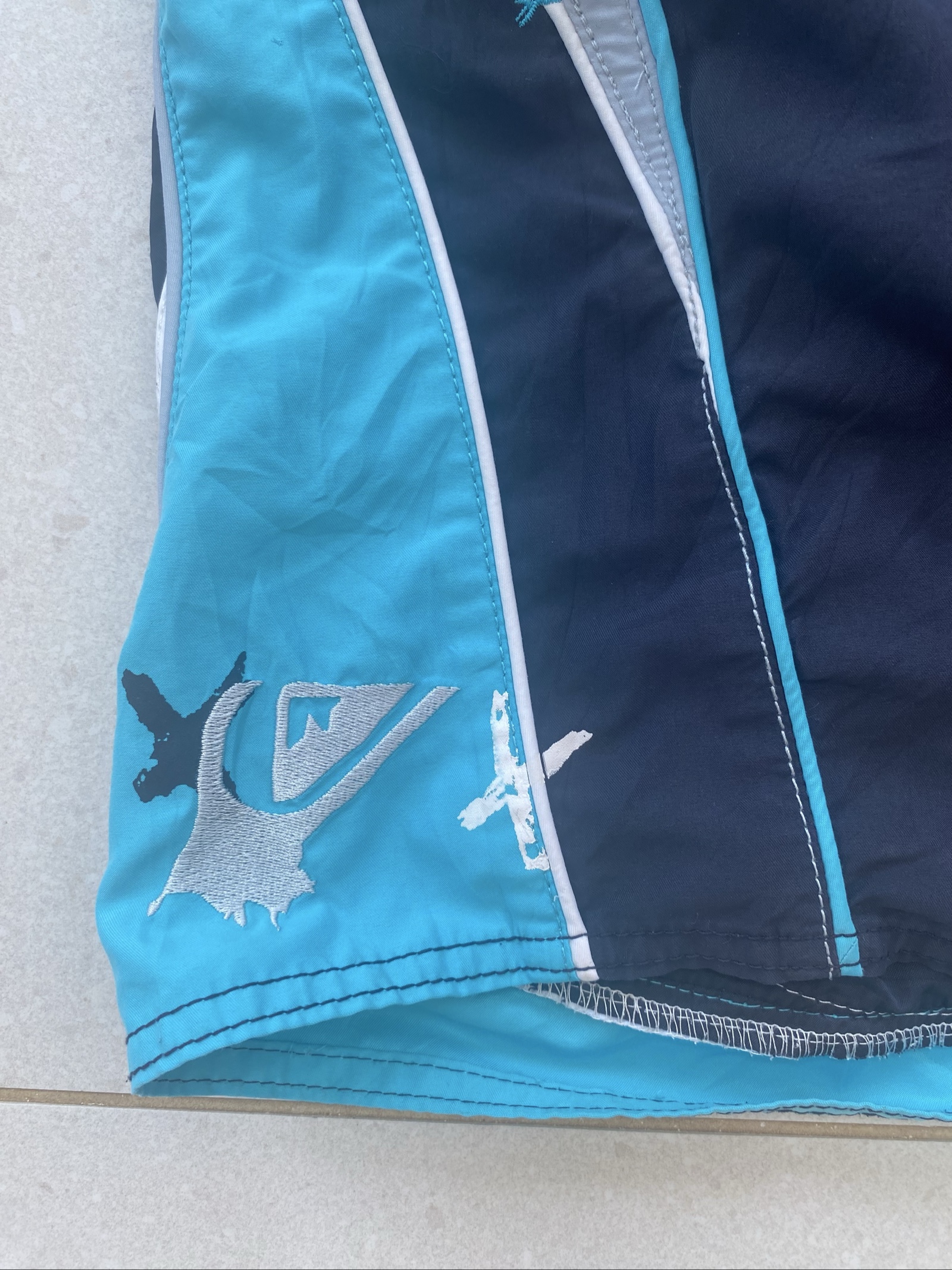 Quiksilver Black, Blue & Grey Board Shorts 32 Waist (J1) image 3