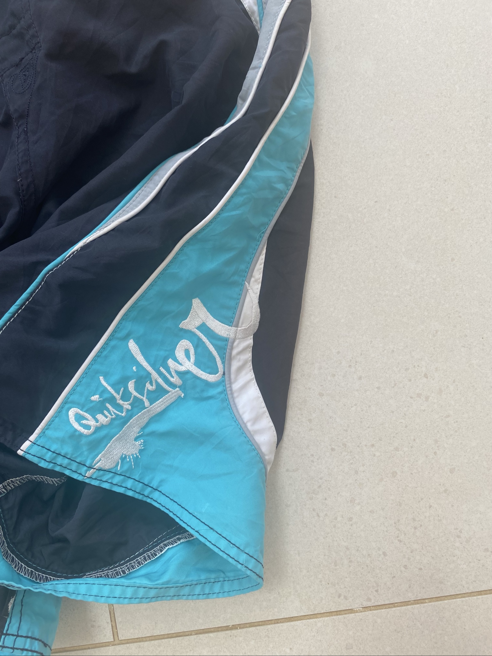 Quiksilver Black, Blue & Grey Board Shorts 32 Waist (J1) image 4