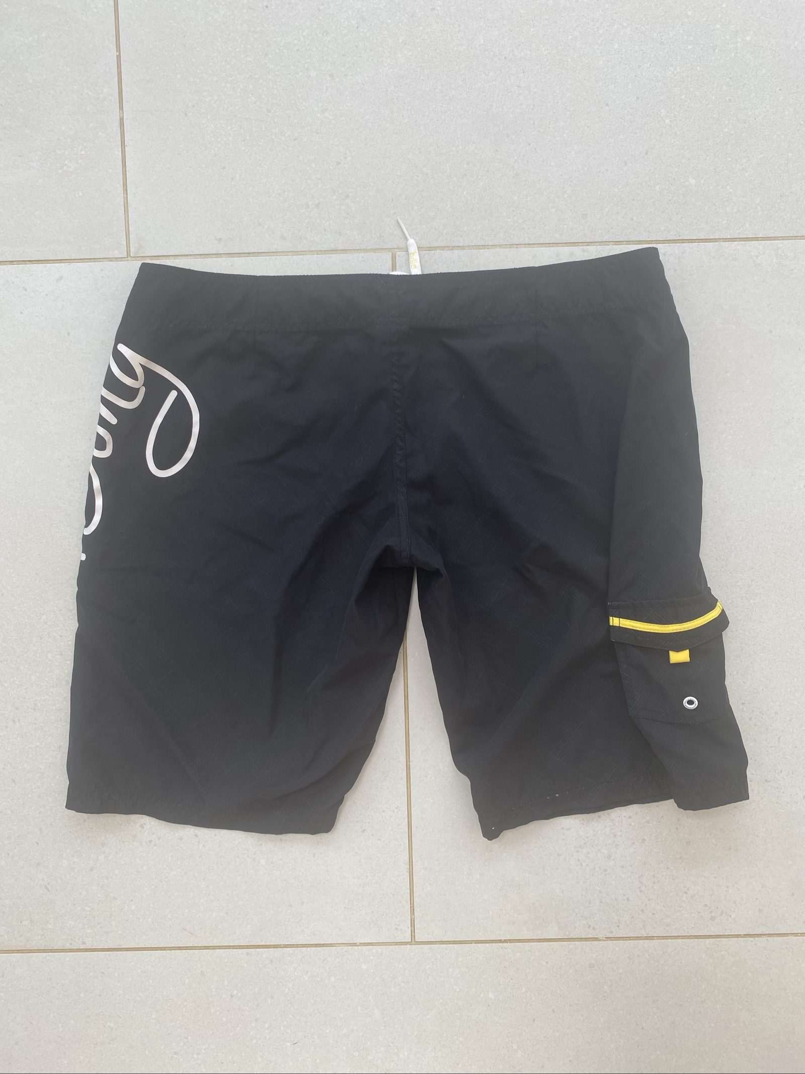 Billabong Black & Yellow Board Shorts Size 11 Kids image 2