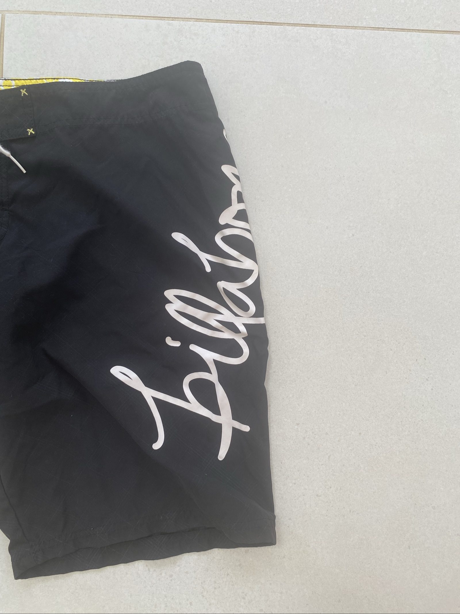 Billabong Black & Yellow Board Shorts Size 11 Kids image 3