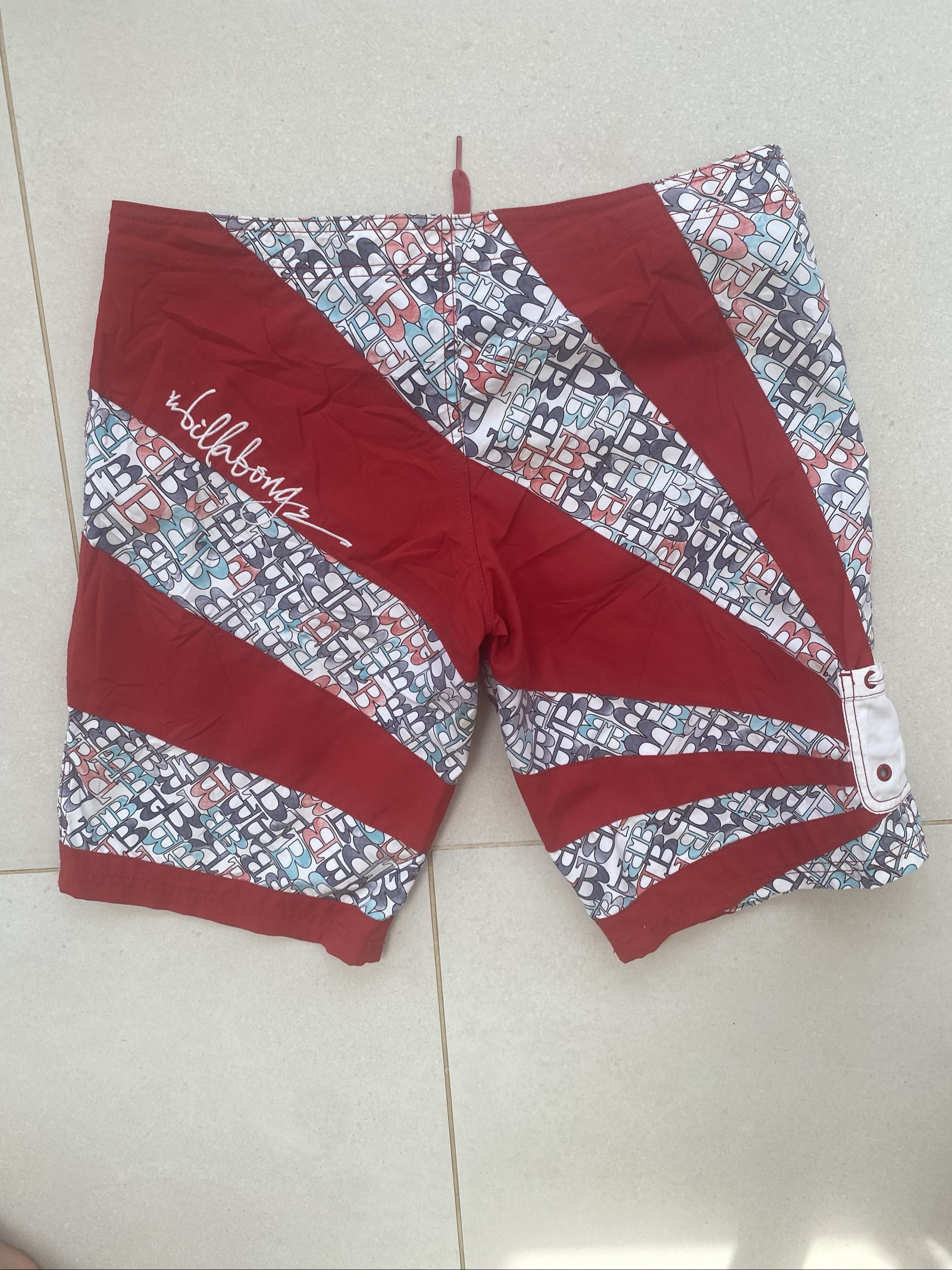 Billabong Red & Multi Board Shorts Size 9 Surf Swimwear image 2