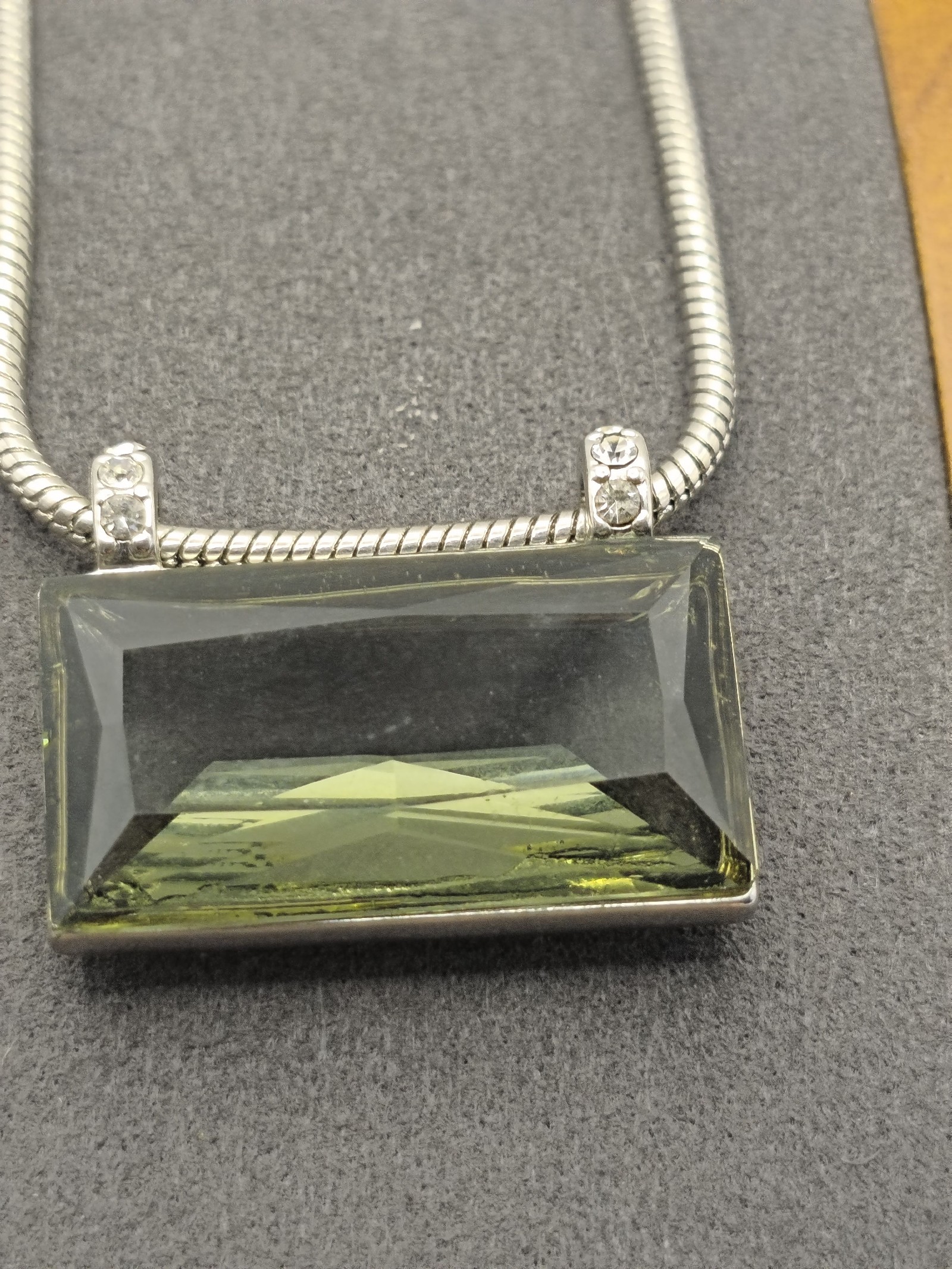 Vintage Silver Green Rectangular Pendant Necklace with Rhinestones image 2