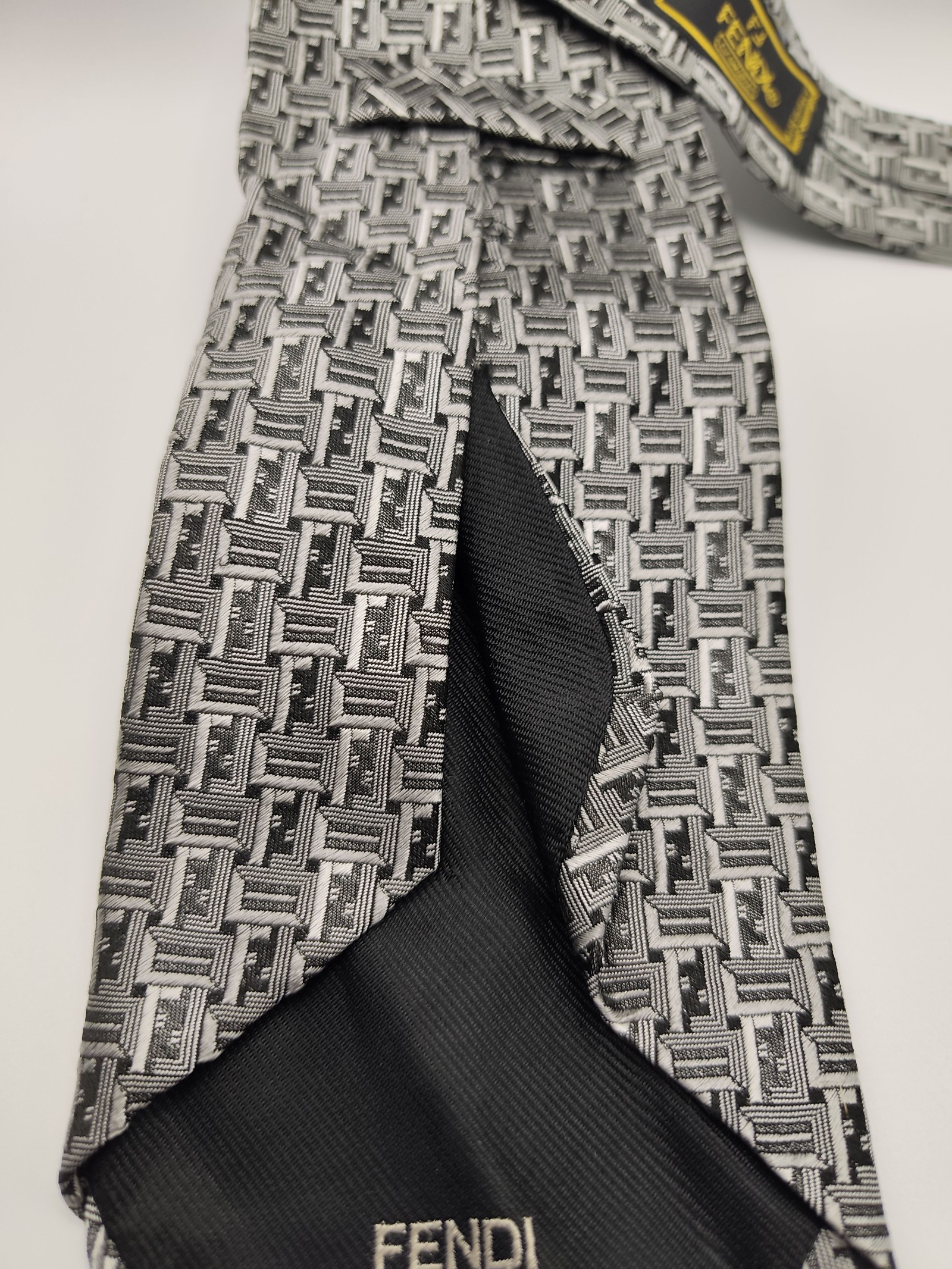 Fendi Black & White Silk Patterned Tie Made in Italy image 5