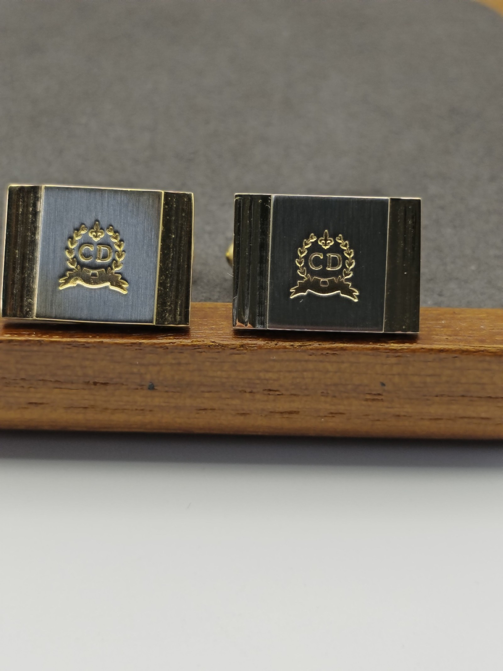 Christian Dior Gold & Black Logo Men’s Cufflinks with Case Other image 4