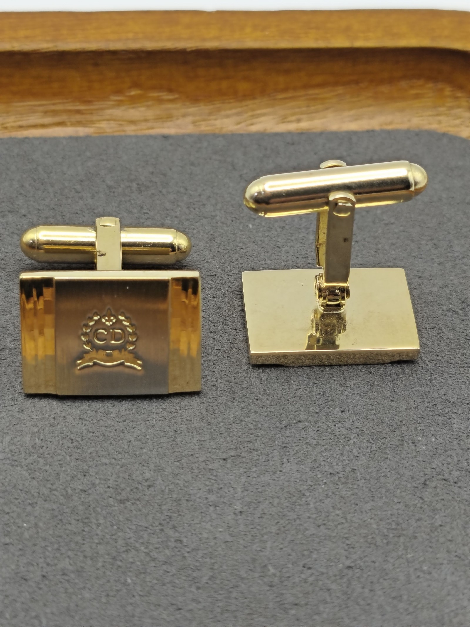 Christian Dior Gold & Black Logo Men’s Cufflinks with Case Other image 8