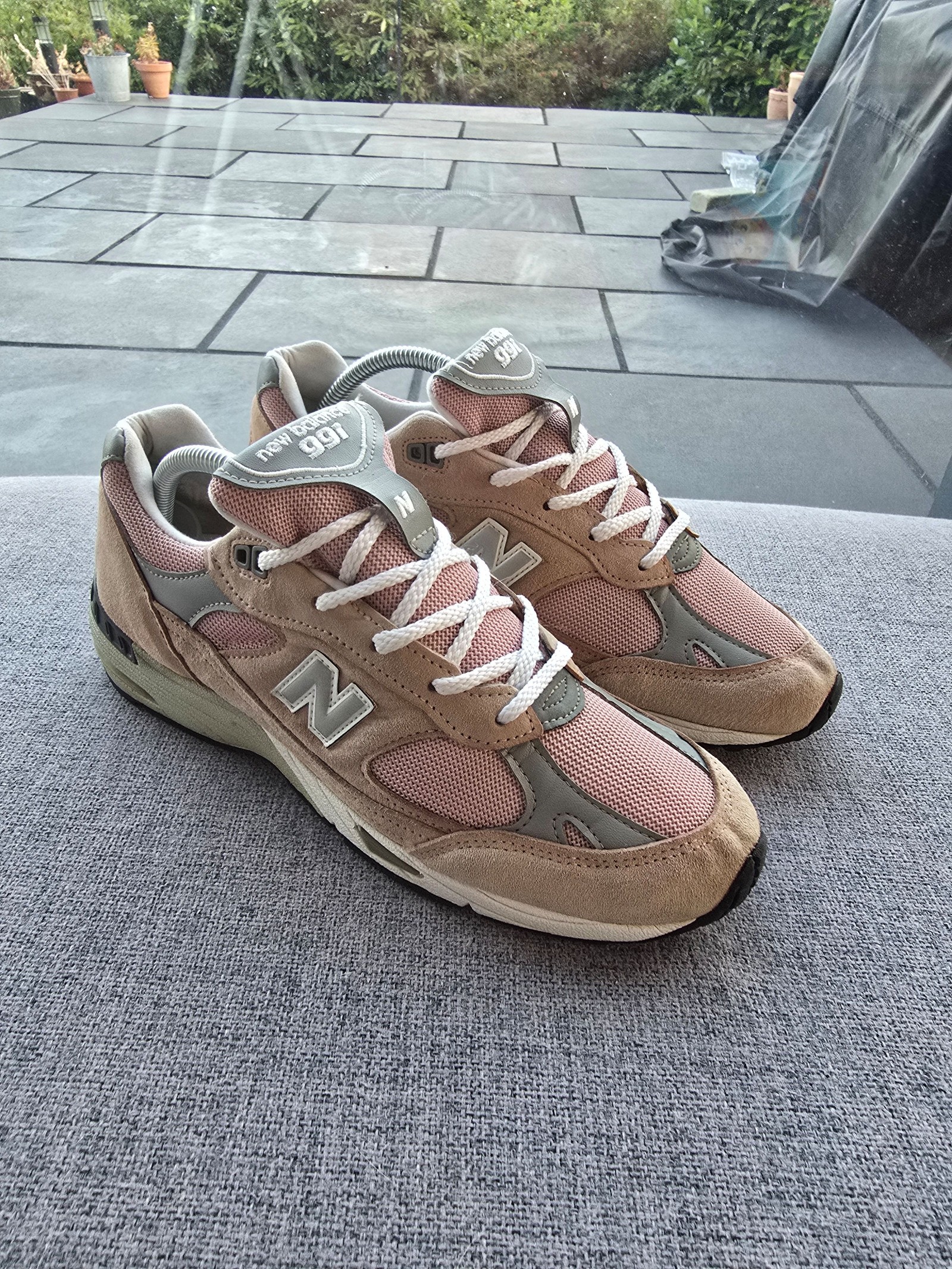 New Balance Pink & Grey 991 MiUK Trainers UK 7.5 image 2