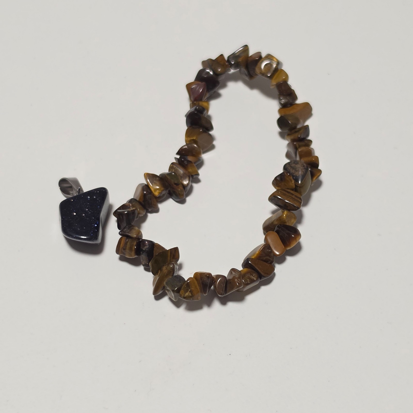 Natural Tiger's Eye Stone Beaded Bracelet with dark blue Pendant. B3
